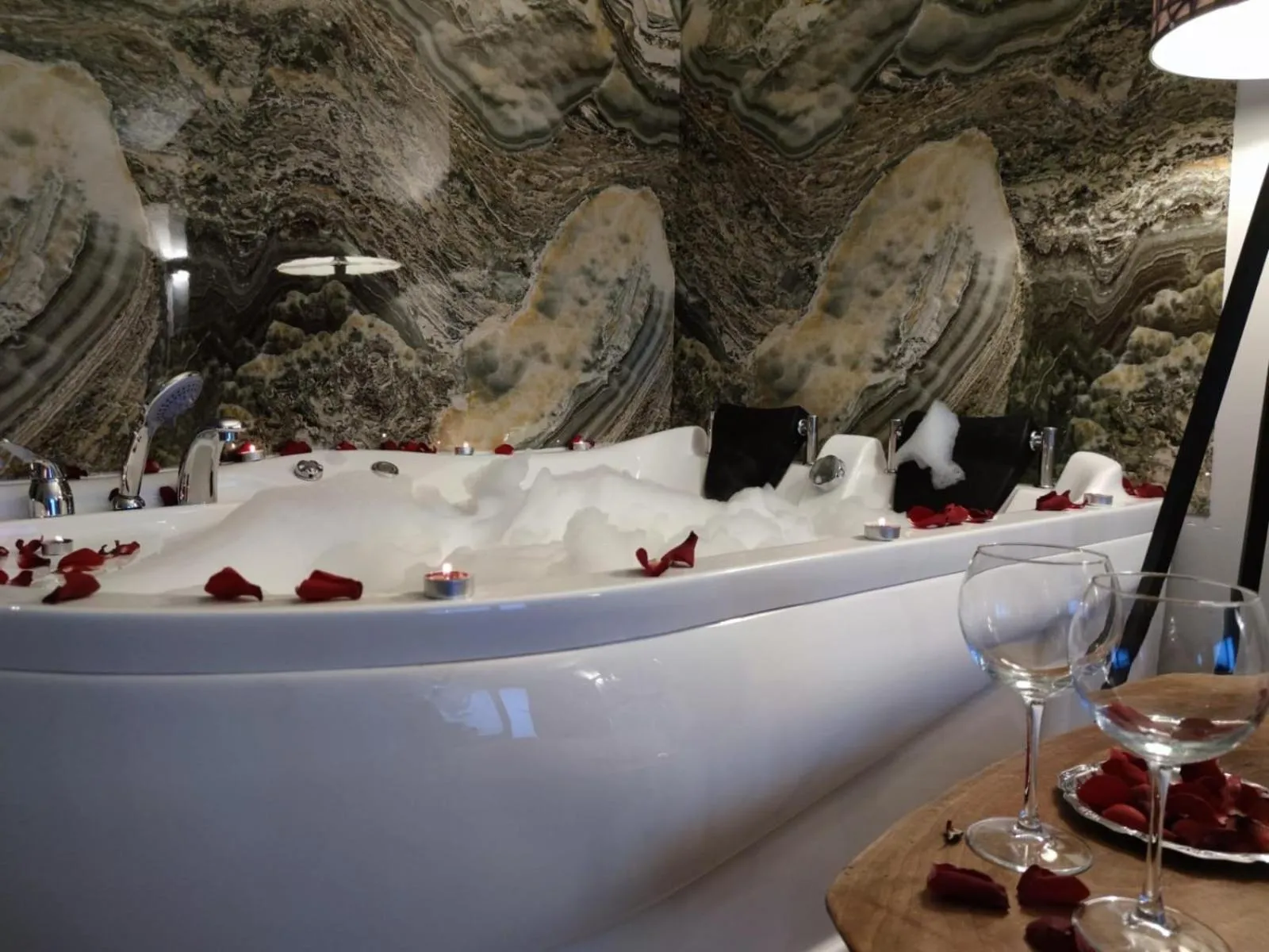 Bath in Olen Uskudar Hotel