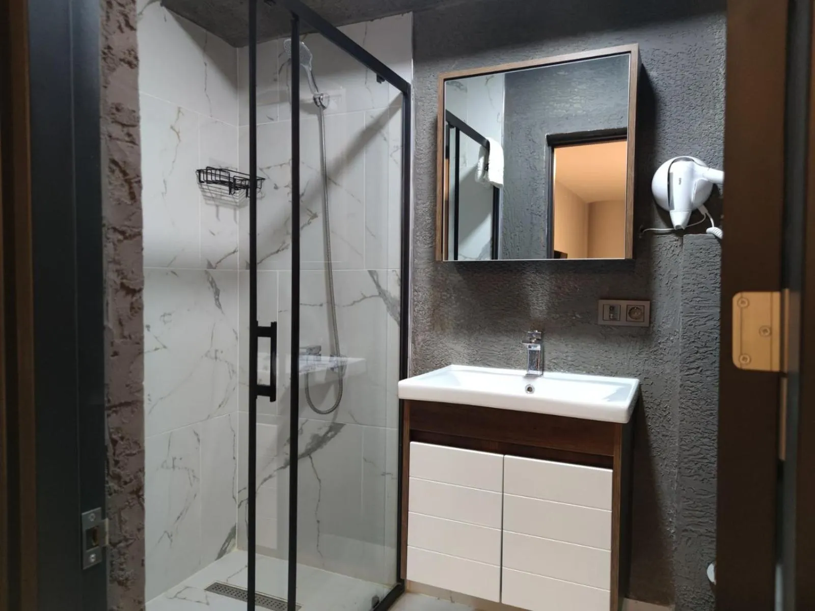 Shower in Olen Uskudar Hotel