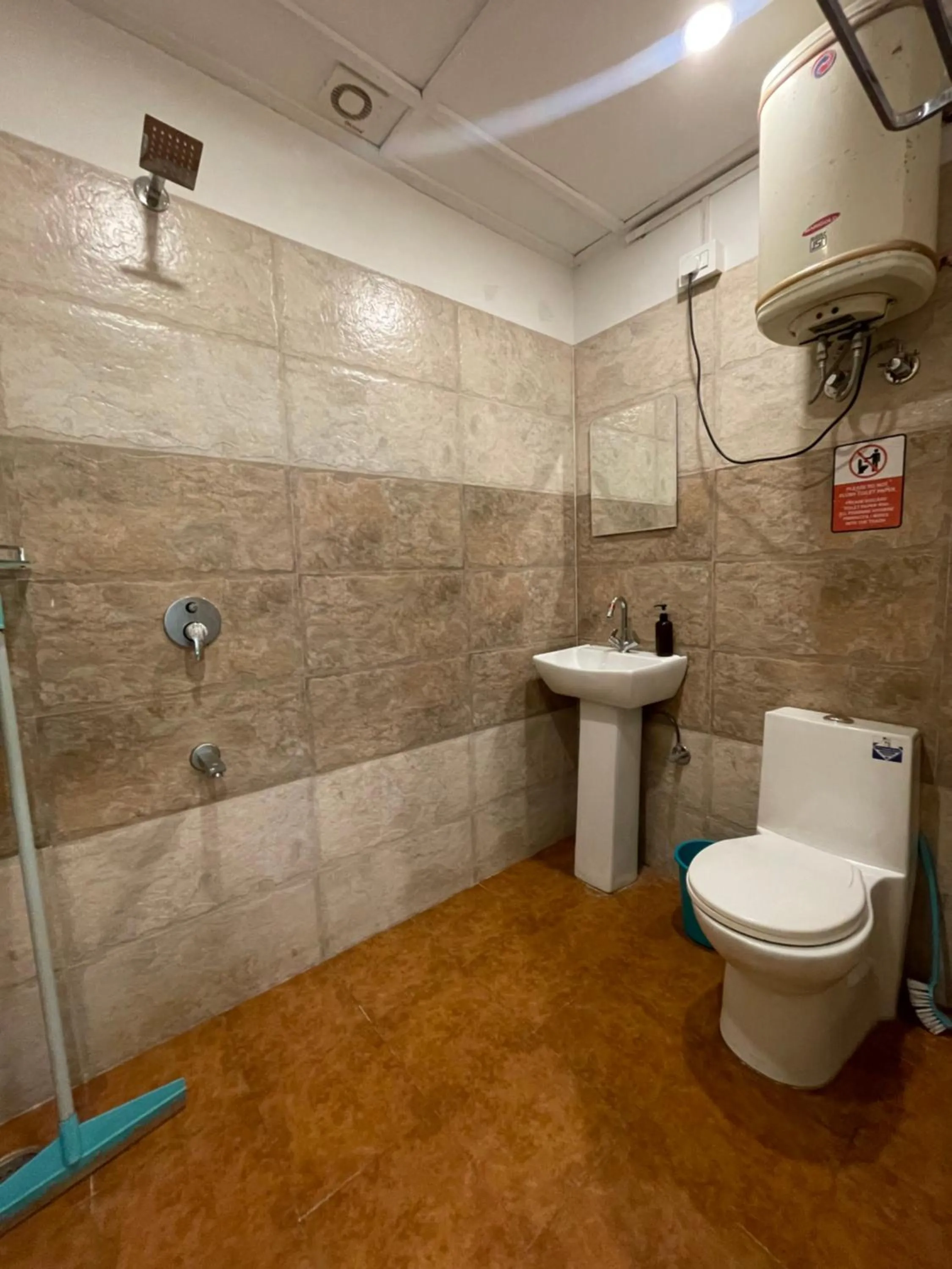 Bathroom in Eevolve Dharamkot - An Eco Hostel