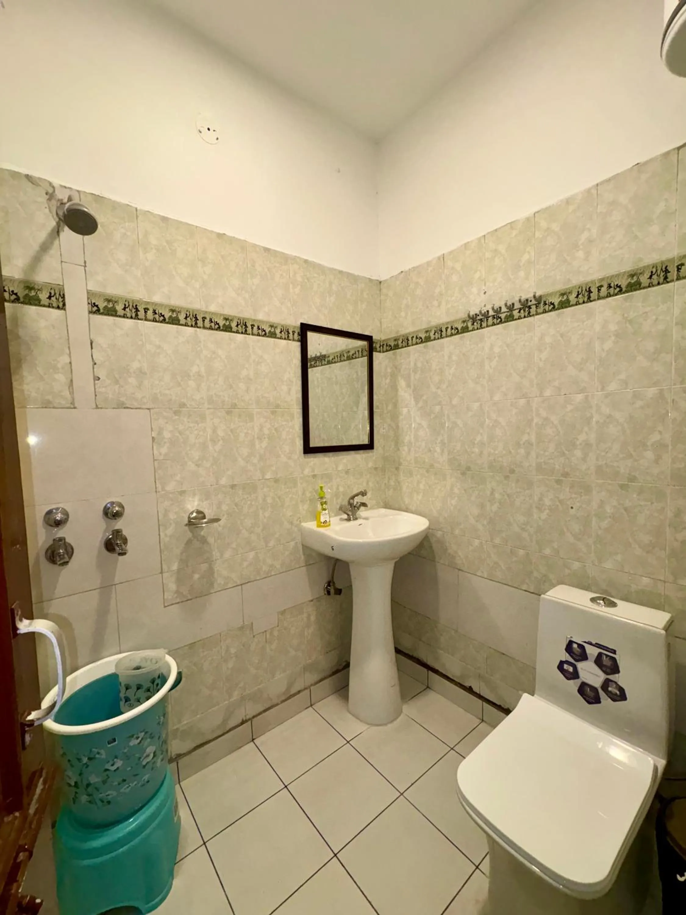 Shower in Eevolve Dharamkot - An Eco Hostel