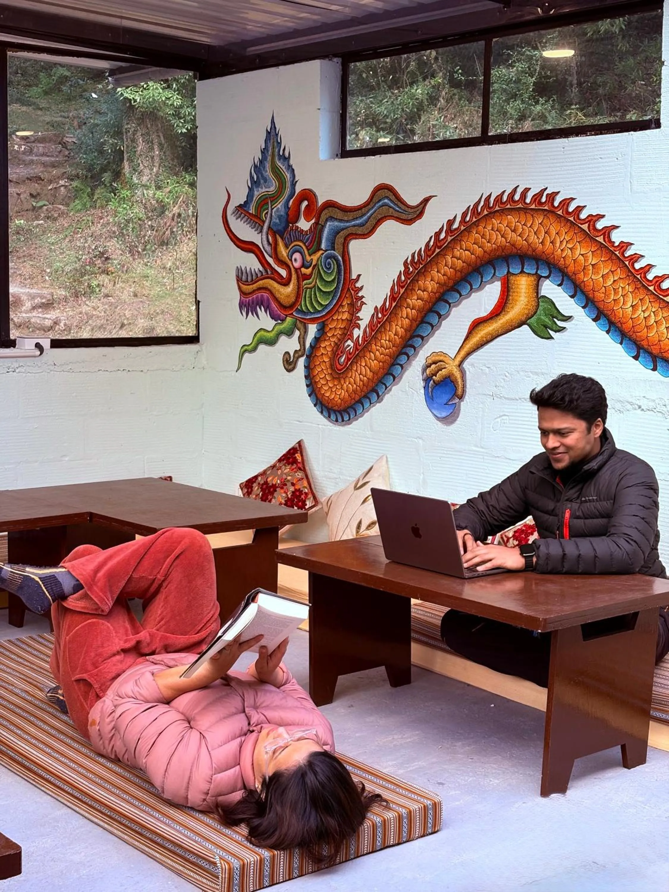 Seating area in Eevolve Dharamkot - An Eco Hostel