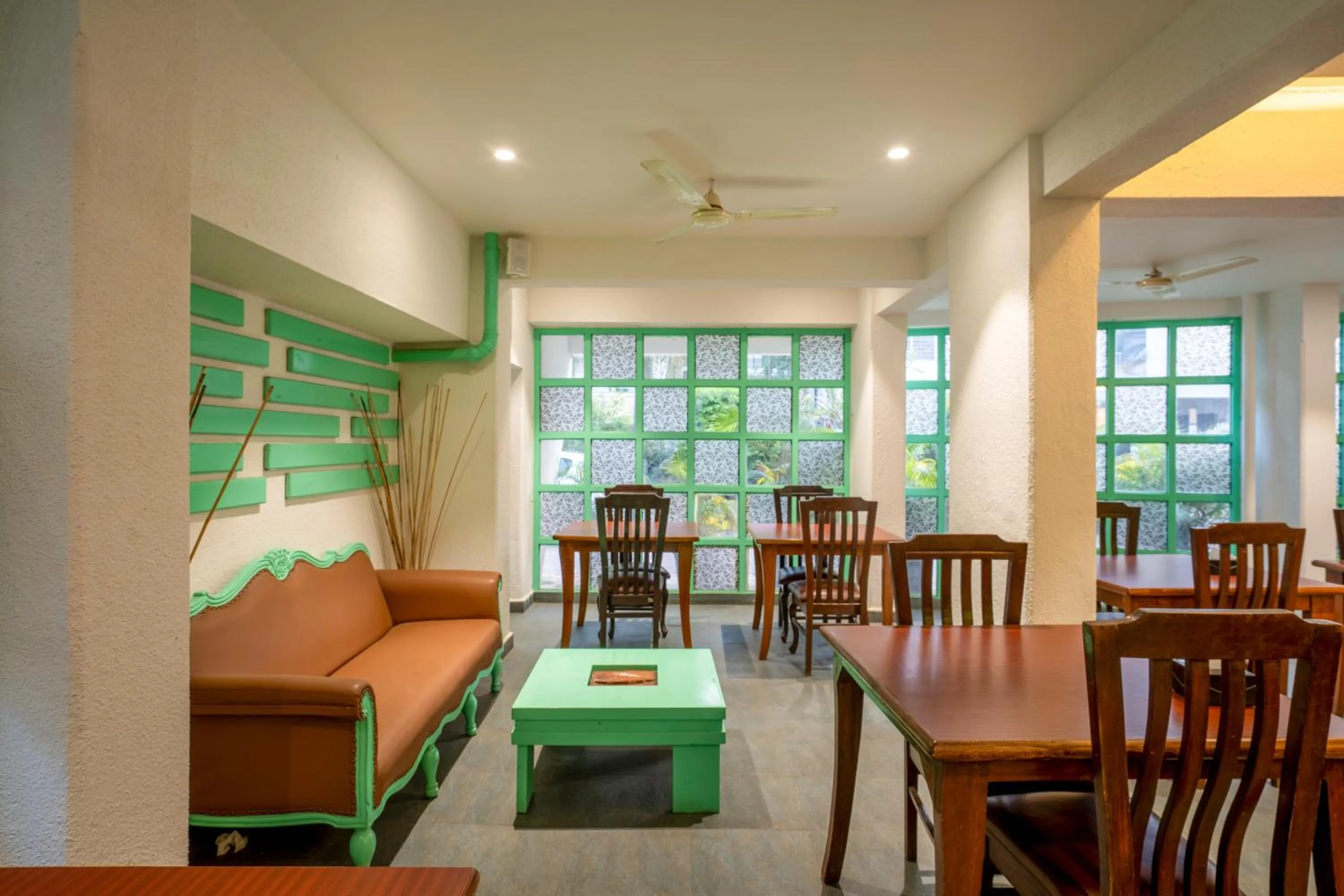 Restaurant/places to eat in StayBird - Silver Oak, An Apartment Hotel, Kharadi