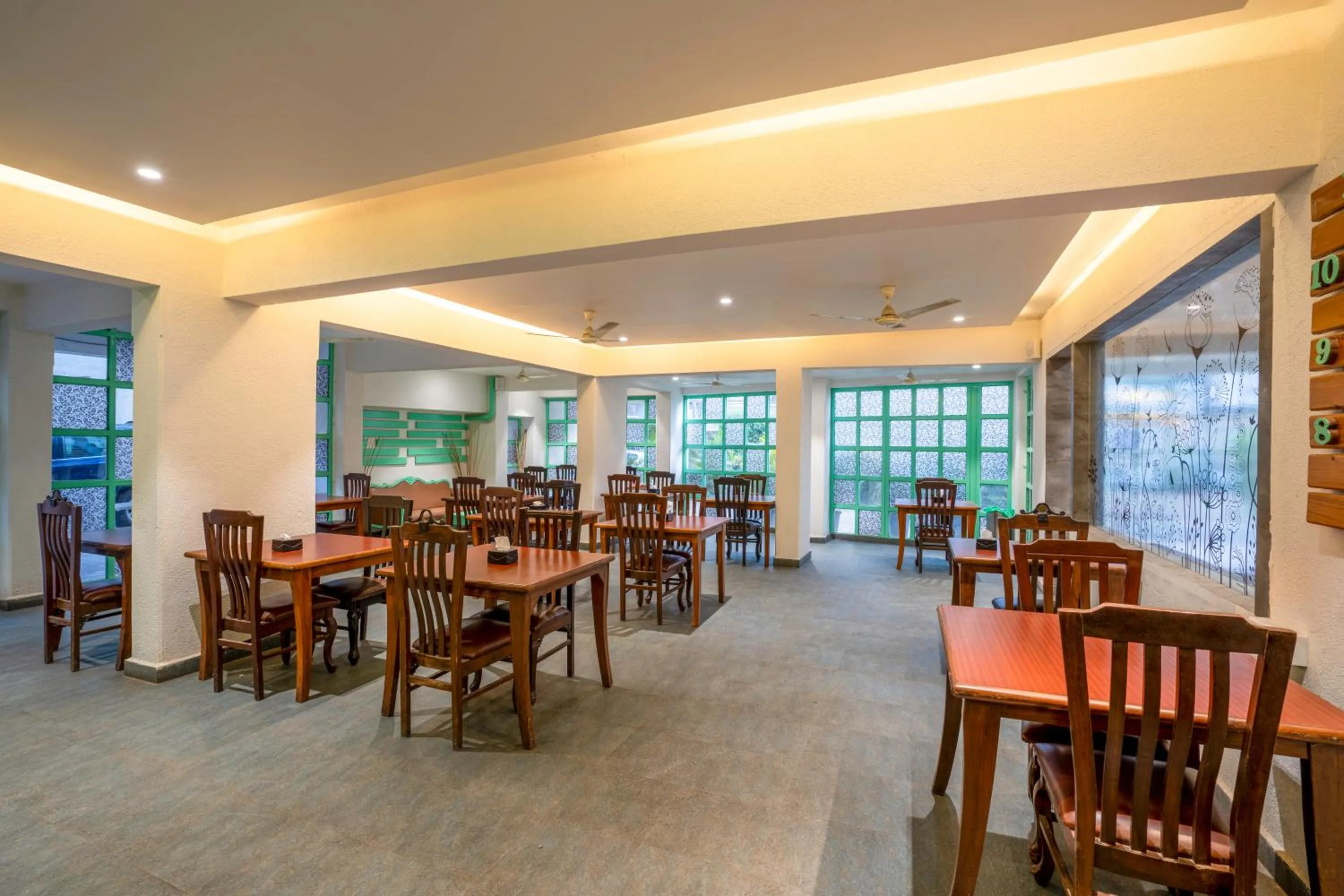 Restaurant/places to eat in StayBird - Silver Oak, An Apartment Hotel, Kharadi