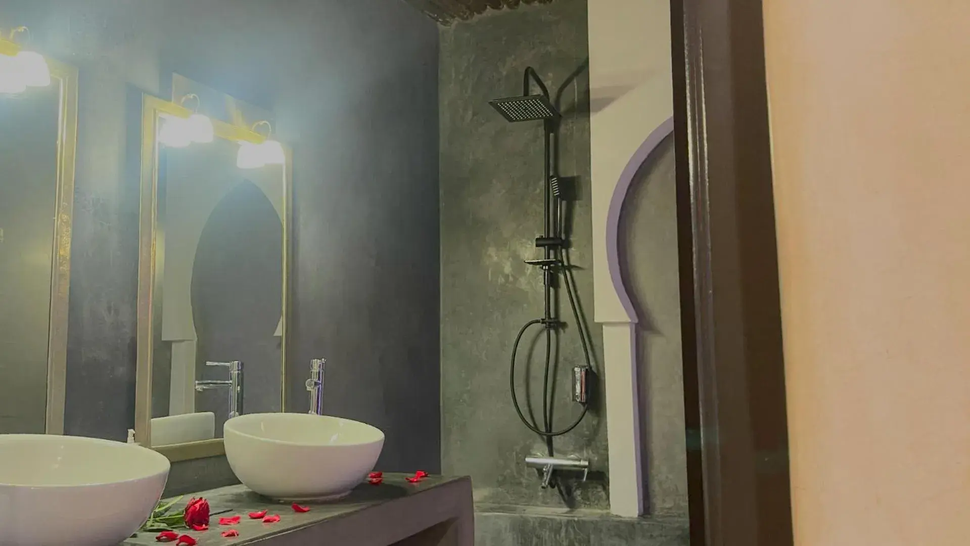 Deluxe Suite in Riad Pourpre Medina Deluxe Suite in Riad Pourpre Medina