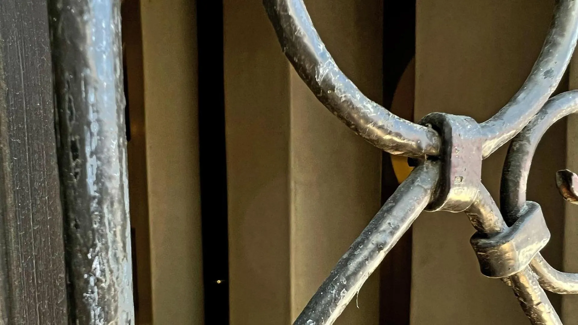 Decorative detail in Riad Pourpre Medina