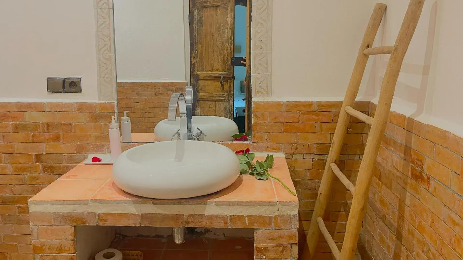 Deluxe Room - single occupancy in Riad Pourpre Medina Deluxe Room - single occupancy in Riad Pourpre Medina