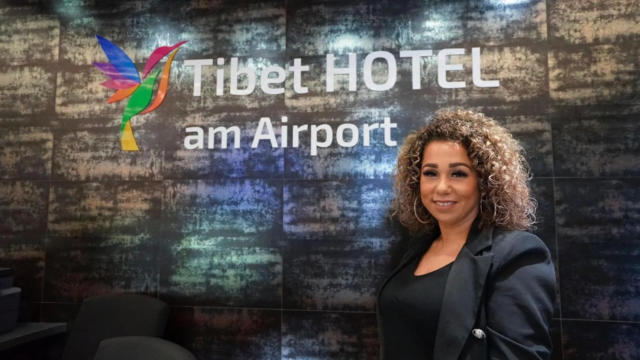 People in TIBET HOTEL am Airport Düsseldorf-Ratingen