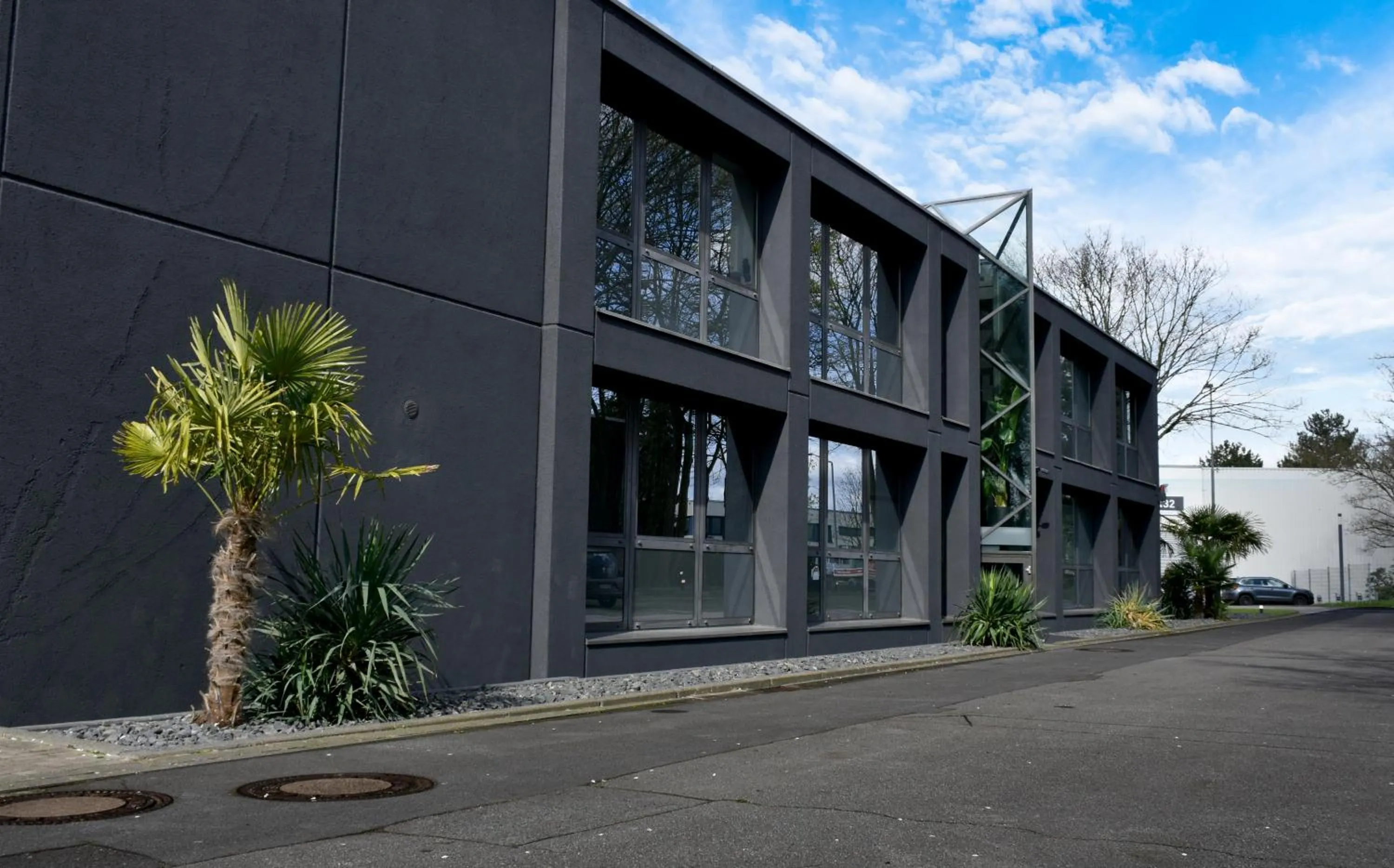 Property building in TIBET HOTEL am Airport Düsseldorf-Ratingen