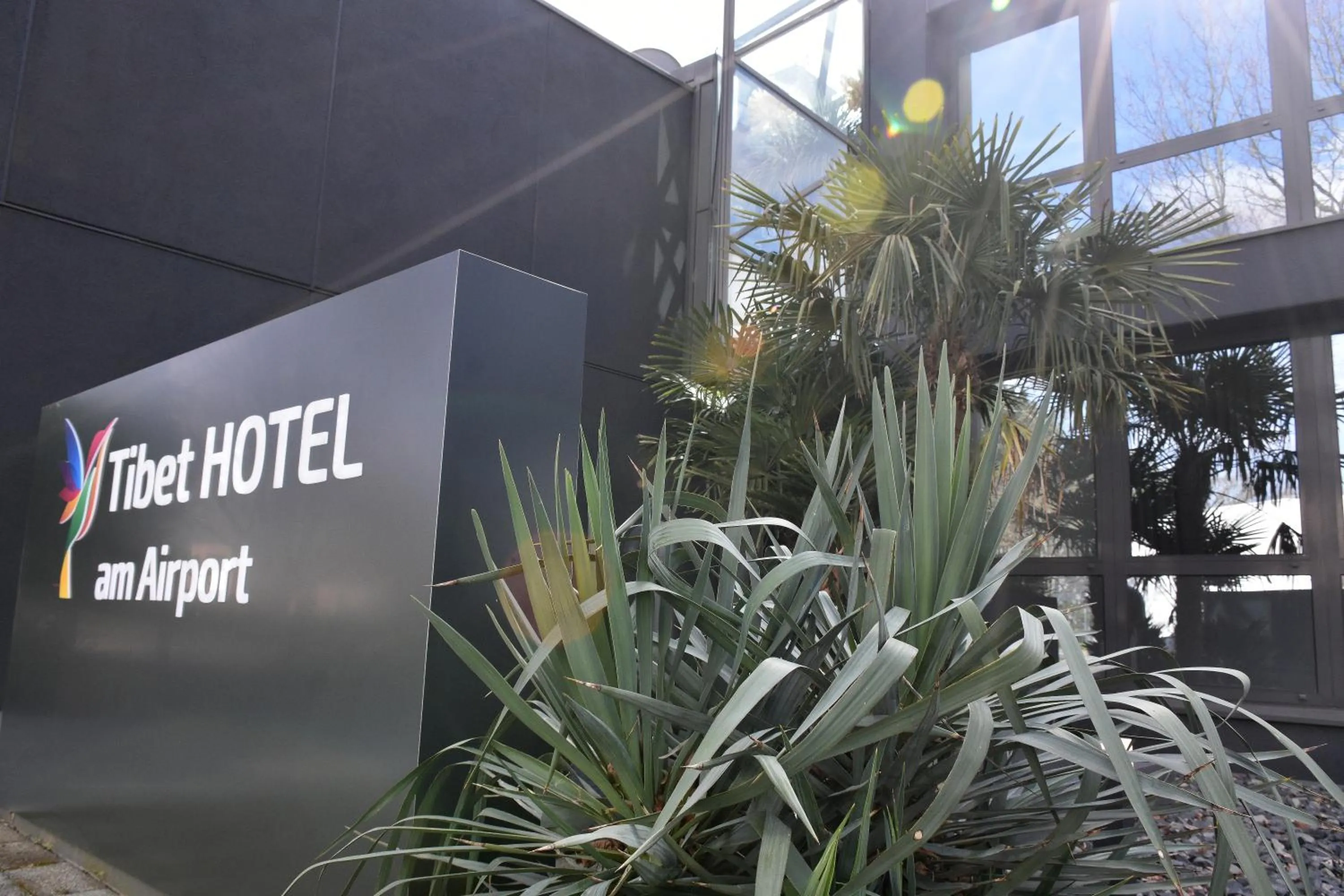 Property building in TIBET HOTEL am Airport Düsseldorf-Ratingen