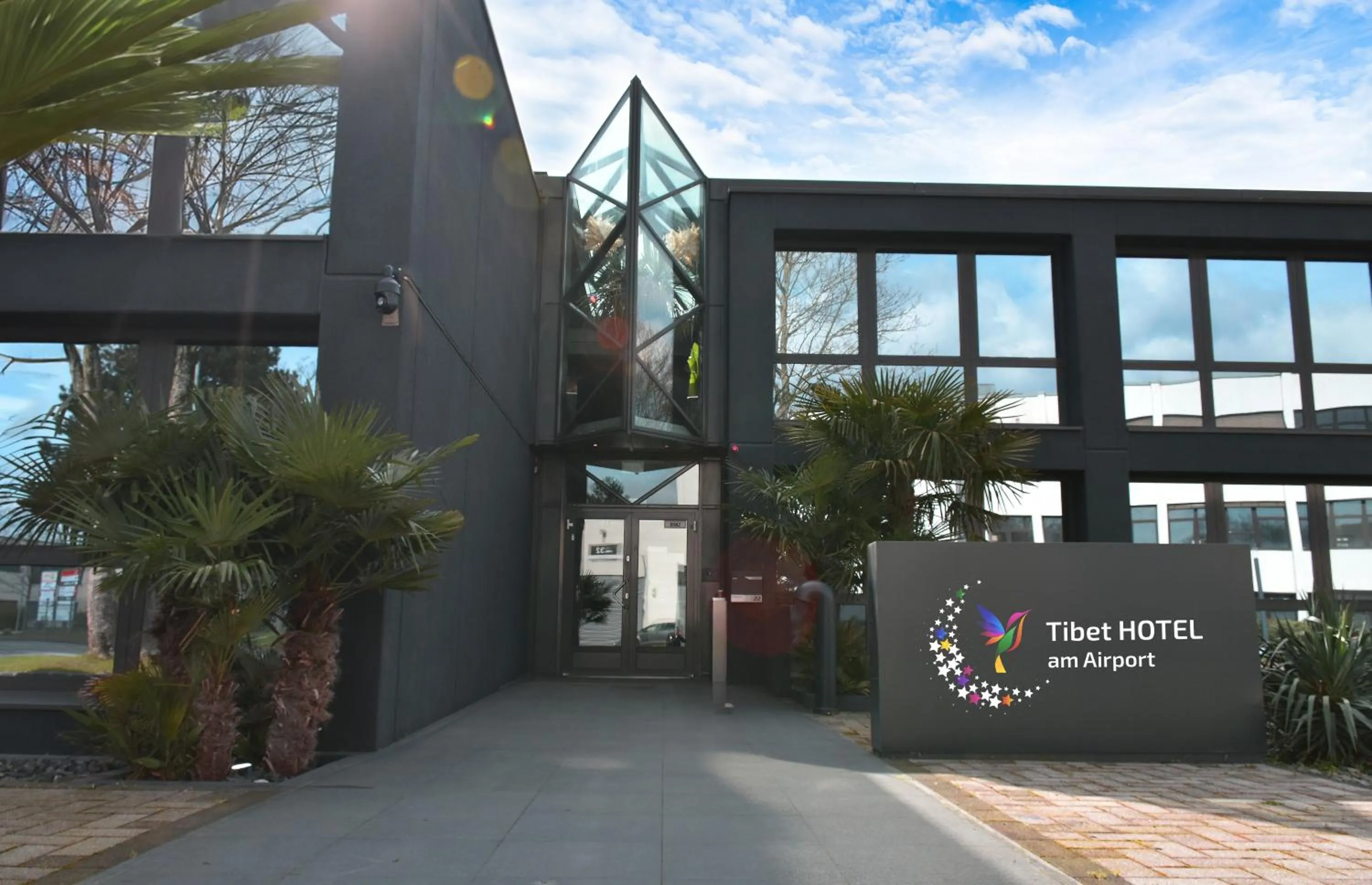 Property building in TIBET HOTEL am Airport Düsseldorf-Ratingen