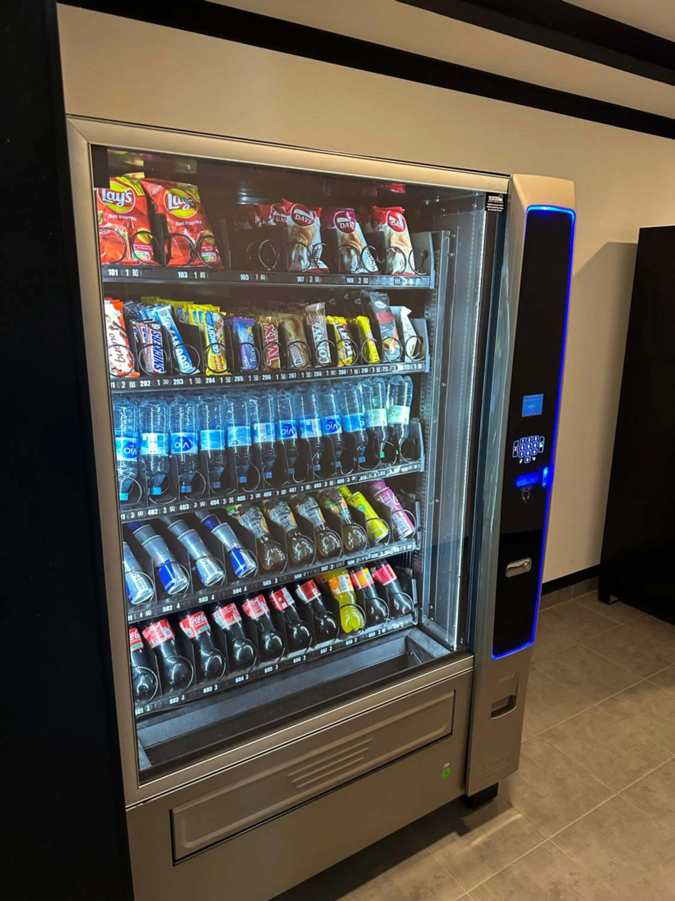 vending machine in TIBET HOTEL am Airport Düsseldorf-Ratingen