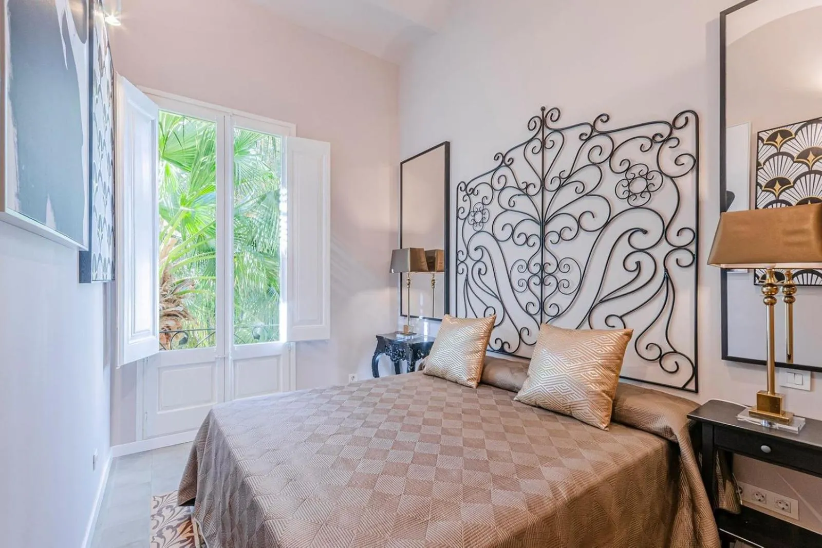 Bedroom, Bed in El Petit Palauet