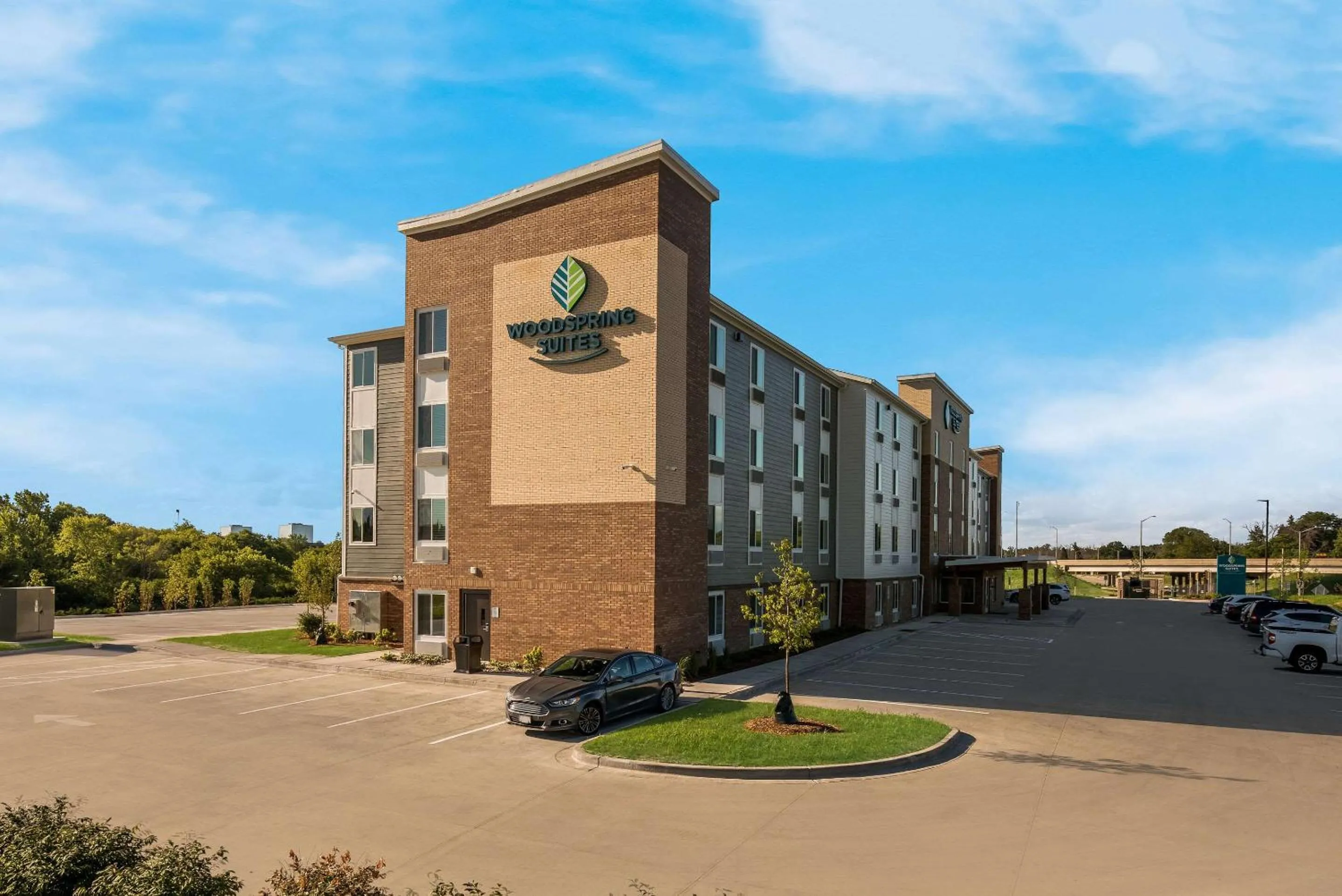 WoodSpring Suites Milwaukee - Menomonee Falls