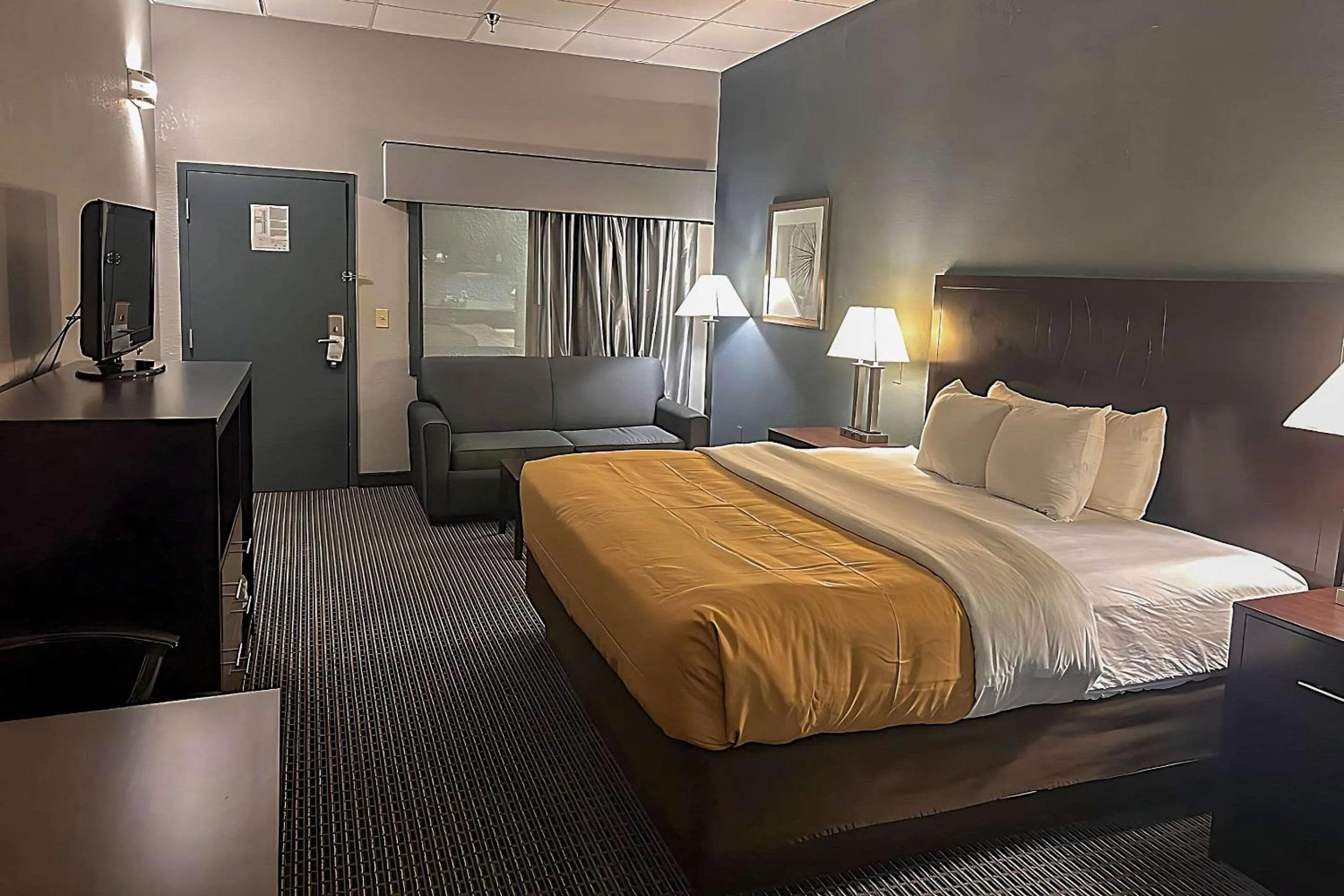 Bedroom, Bed in Suburban Studios Montpelier