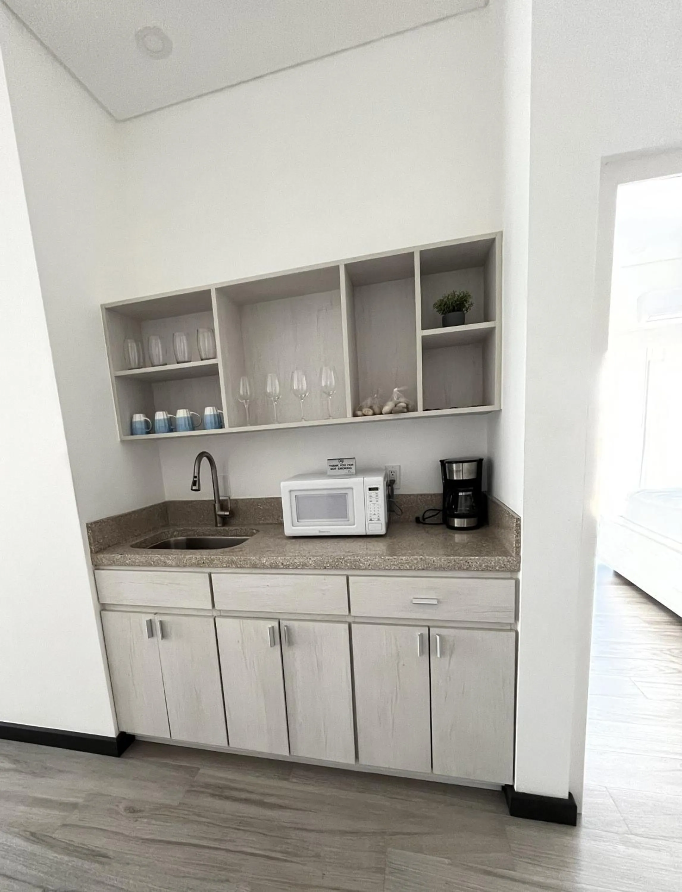 Kitchen or kitchenette in The Watermark Hotel