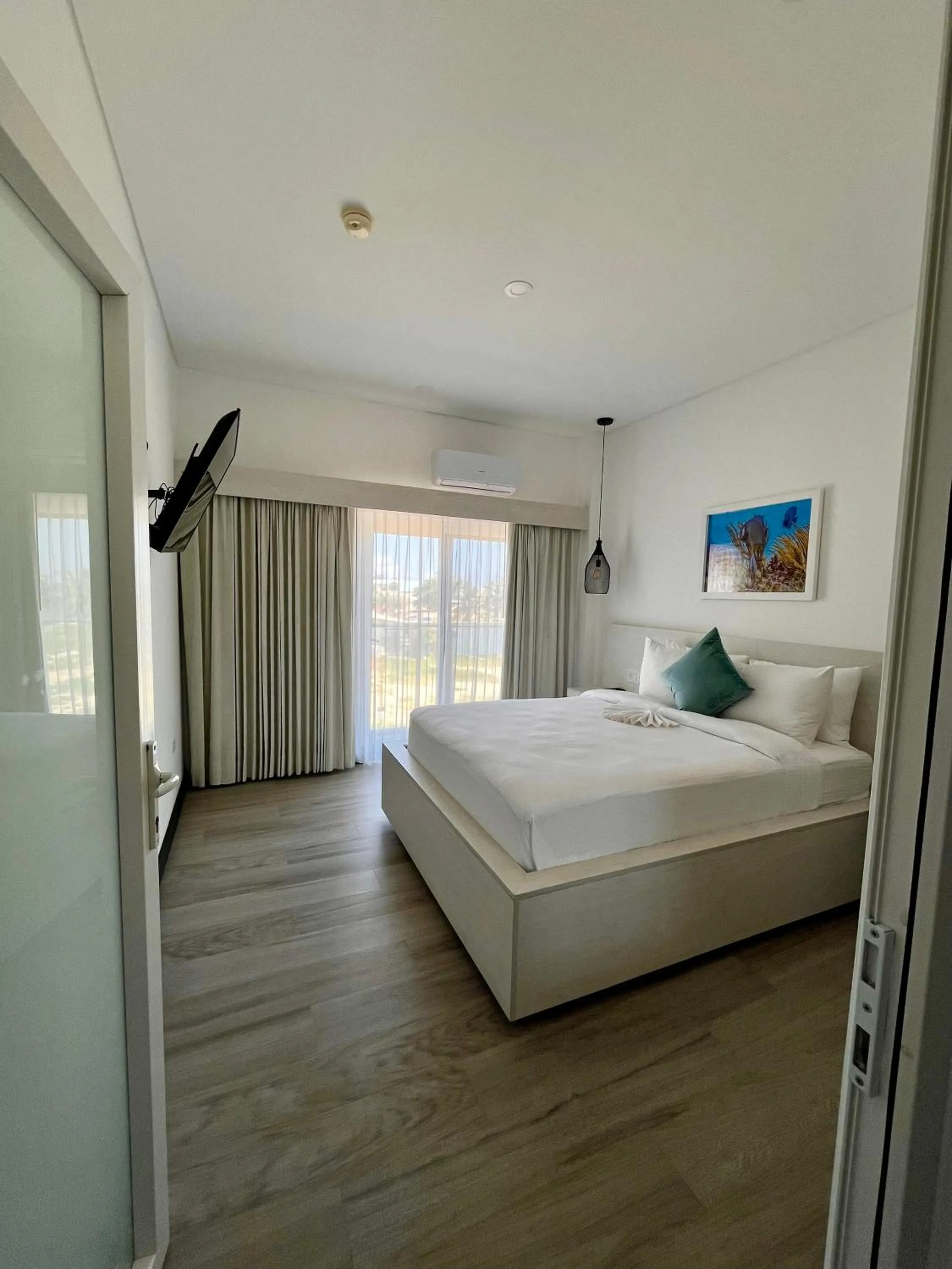 Bedroom, Bed in The Watermark Hotel