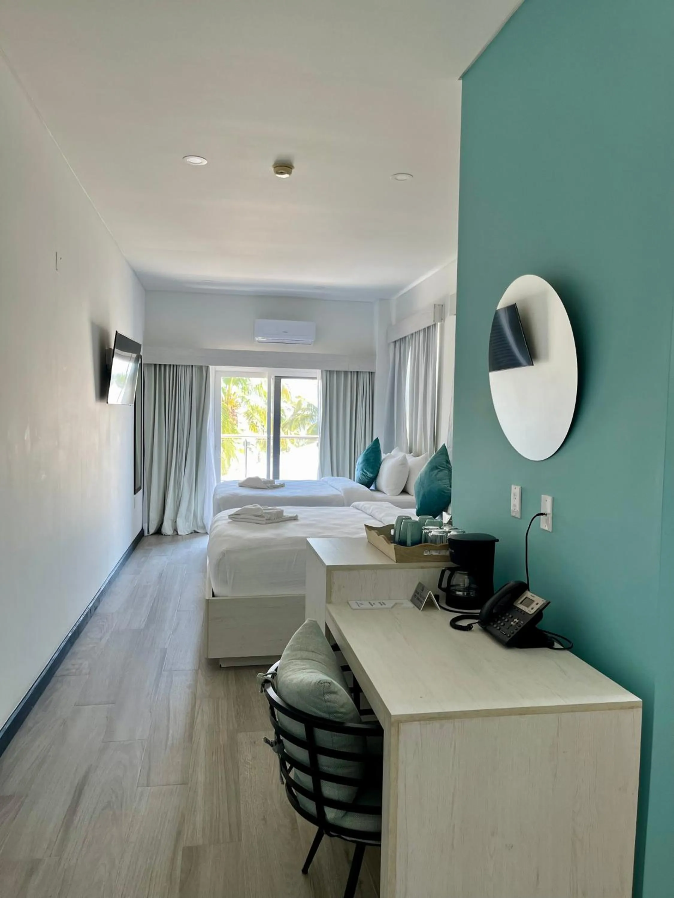 Bedroom, Bed in The Watermark Hotel