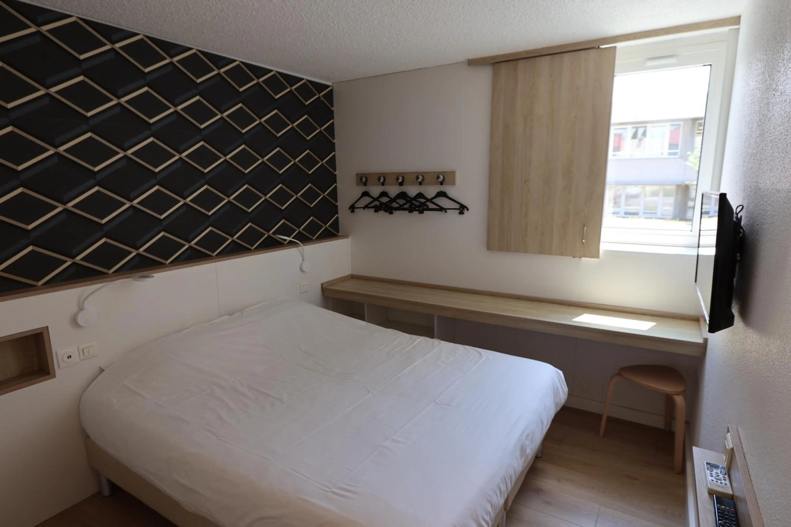 Bedroom, Bed in Brit Hotel Montpellier Euromédecine