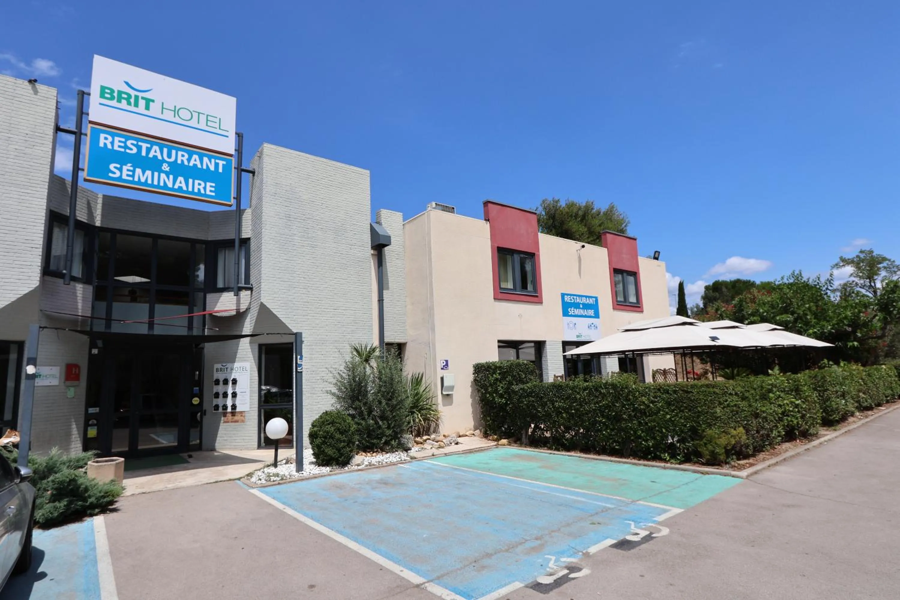 Property building in Brit Hotel Montpellier Euromédecine