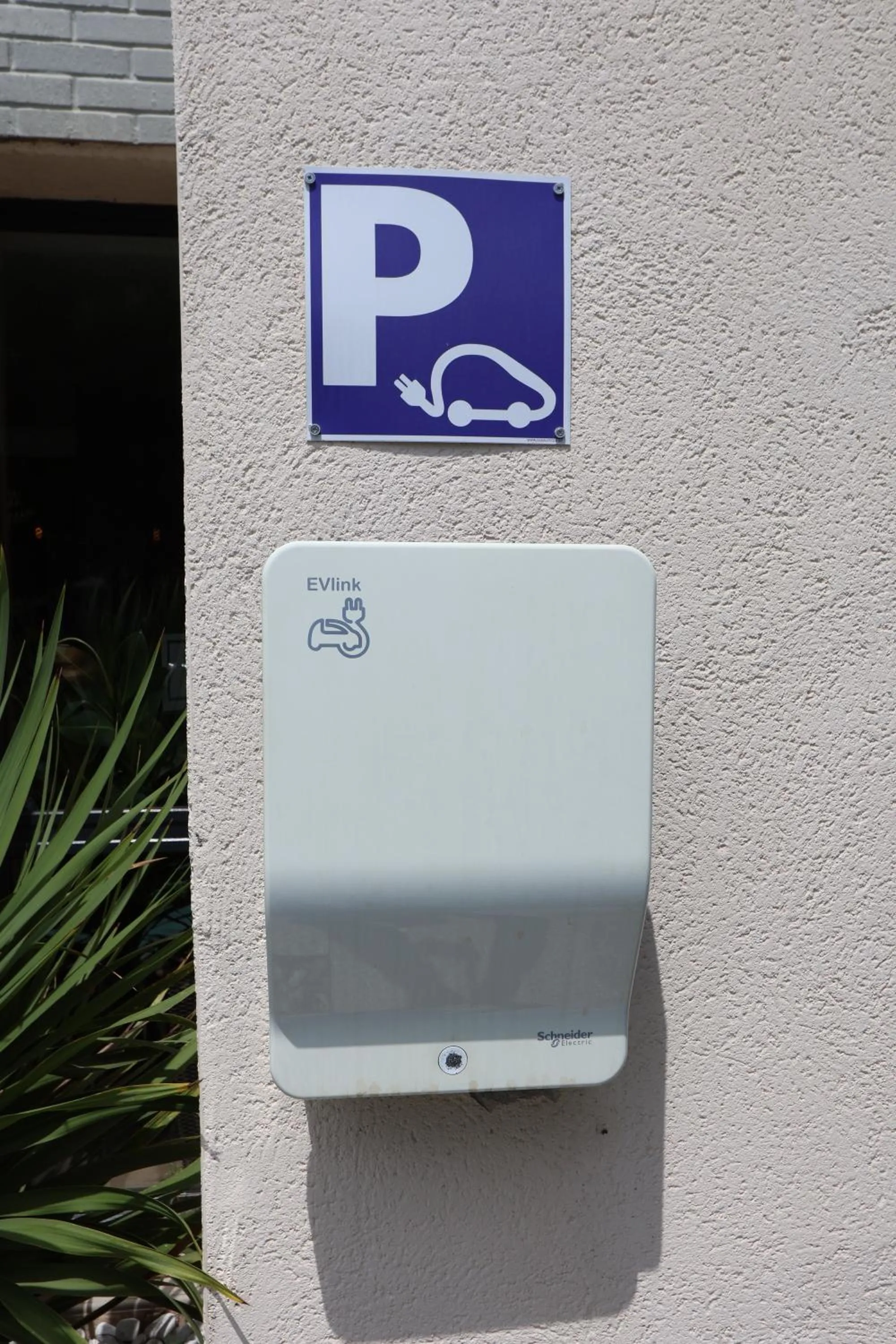 Property building in Brit Hotel Montpellier Euromédecine