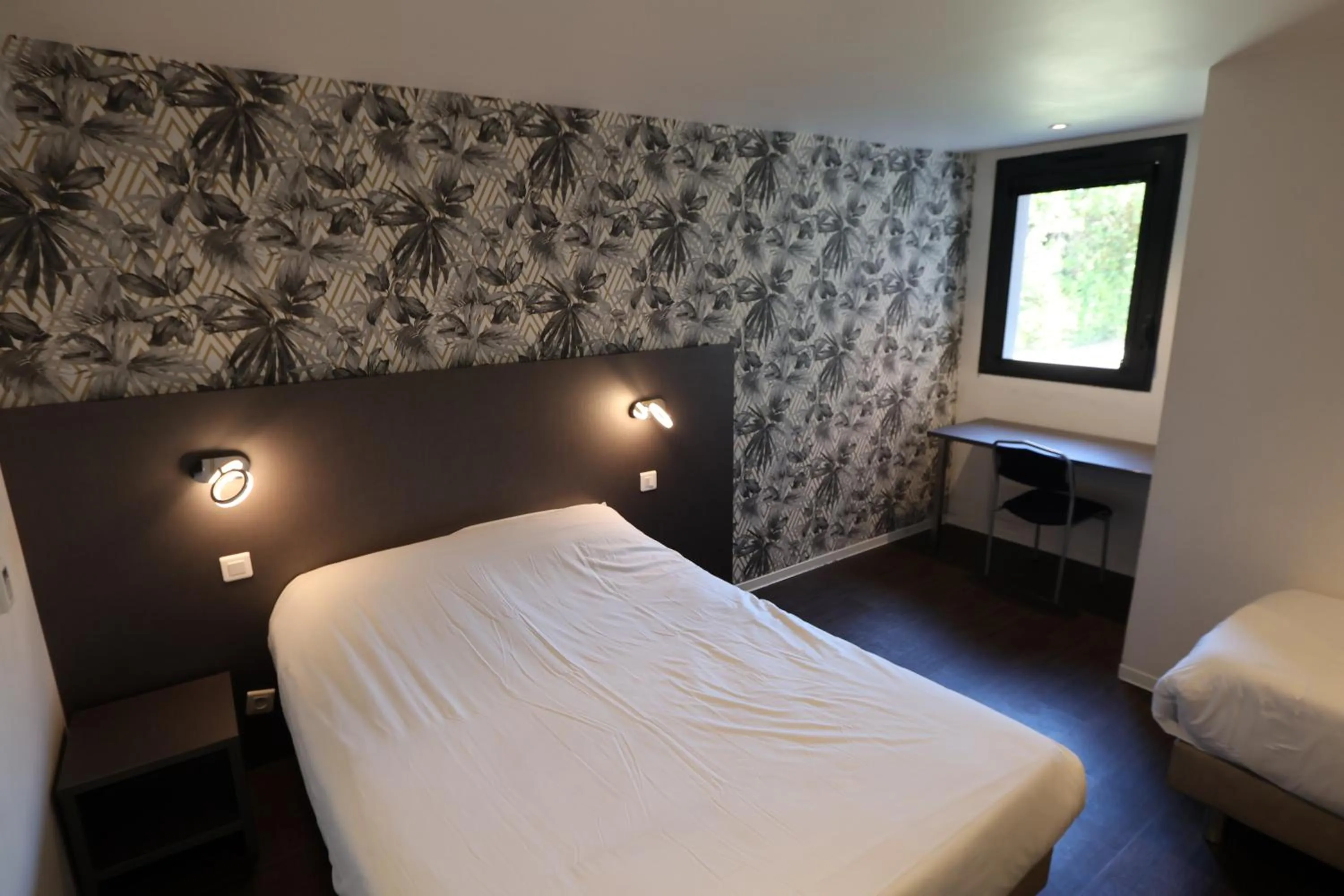 Bedroom, Bed in Brit Hotel Montpellier Euromédecine