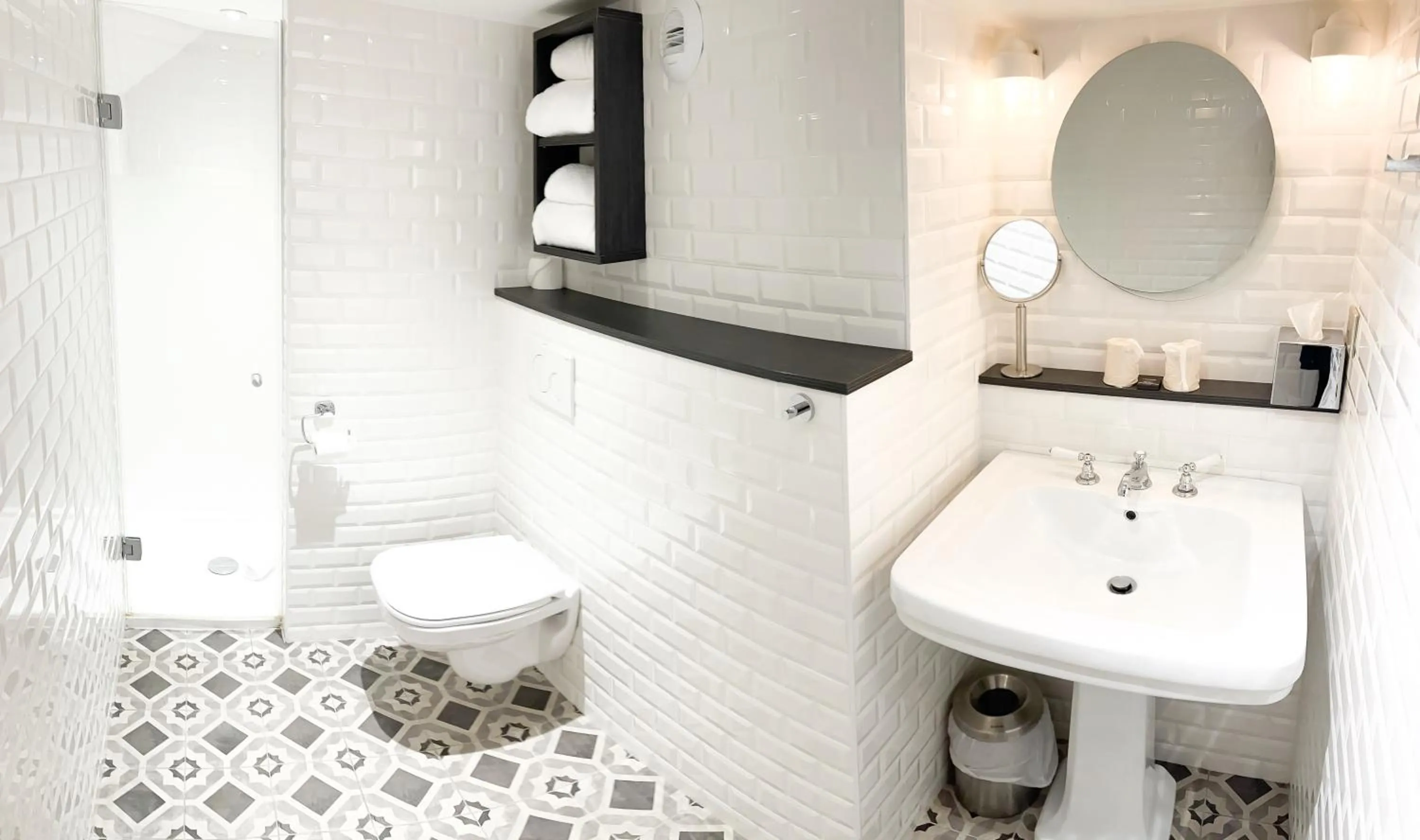 Shower in Hotel Litteraire Marcel Ayme, BW Premier Collection