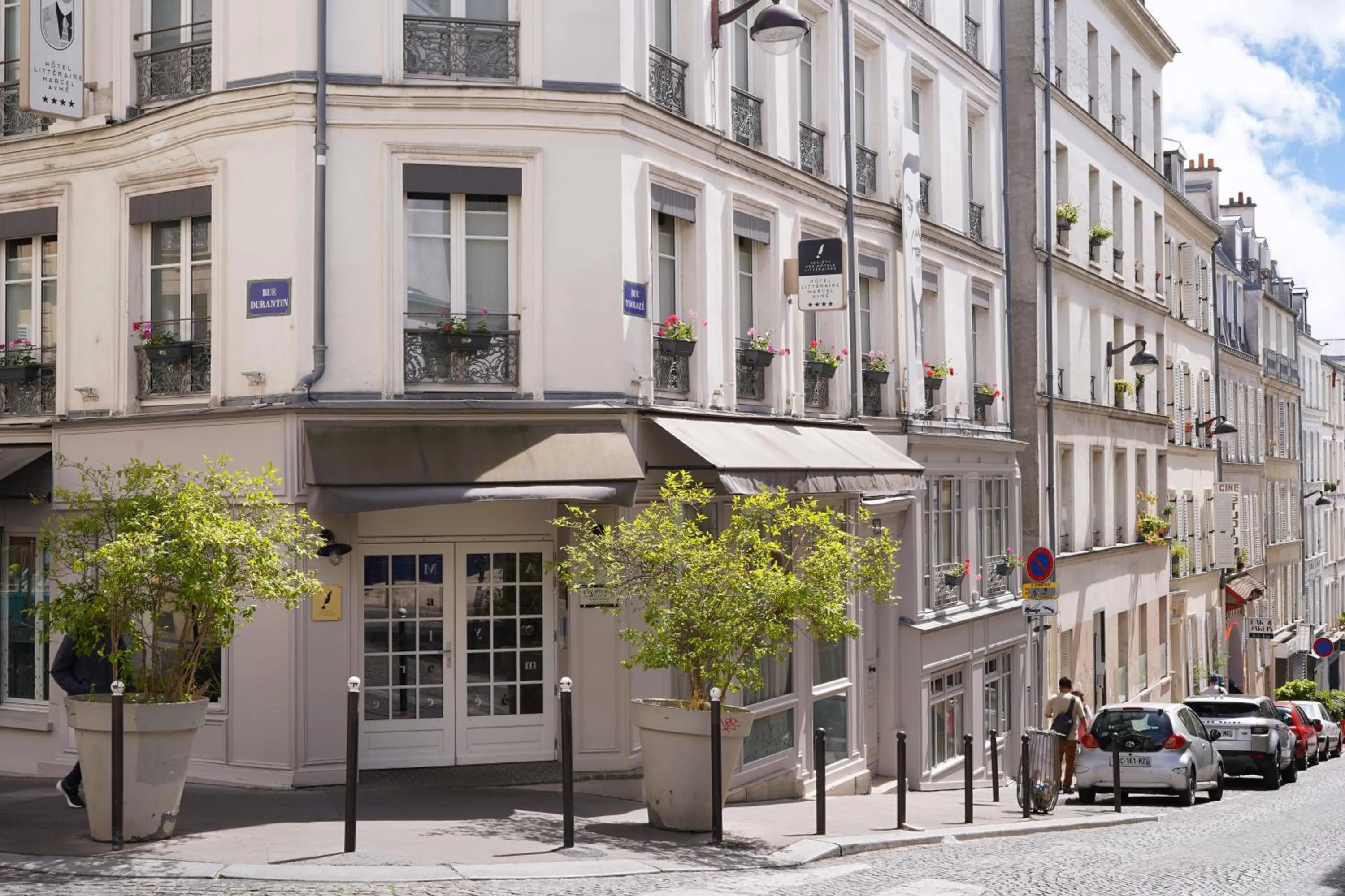 Facade/entrance in Hotel Litteraire Marcel Ayme, BW Premier Collection
