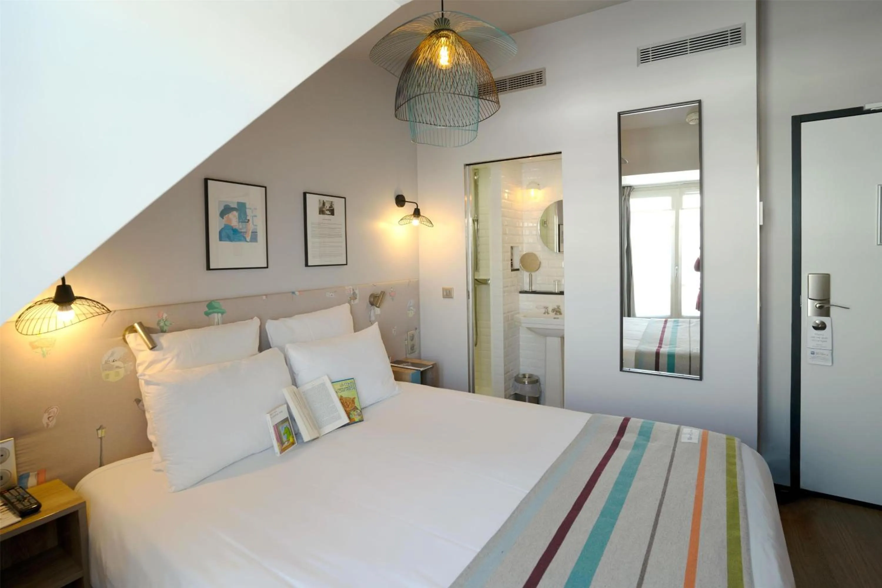 Bedroom, Bed in Hotel Litteraire Marcel Ayme, BW Premier Collection