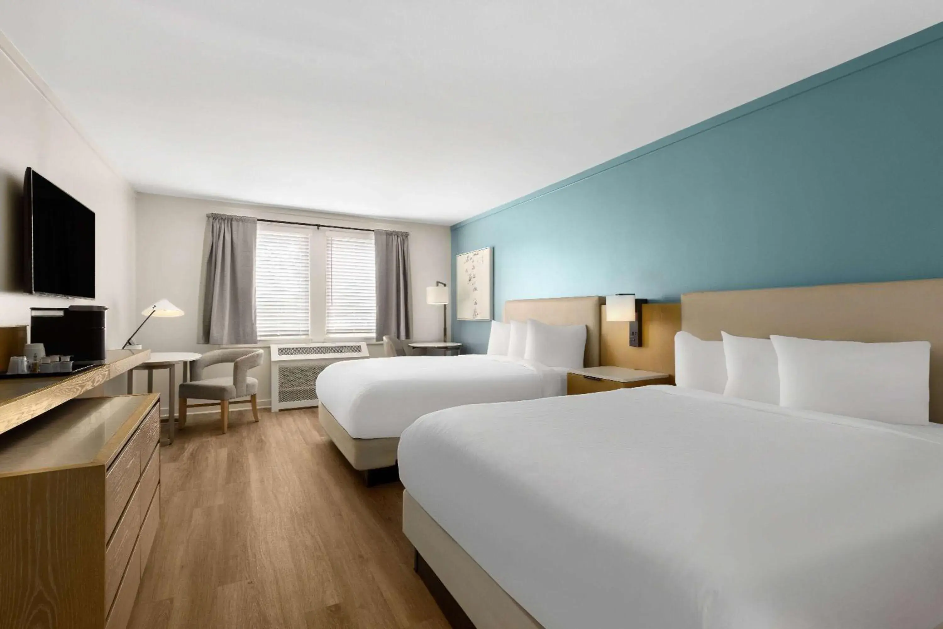 Photo of the whole room, Bed in Hotel Manteo, Trademark Collection by Wyndham Photo of the whole room, Bed in Hotel Manteo, Trademark Collection by Wyndham