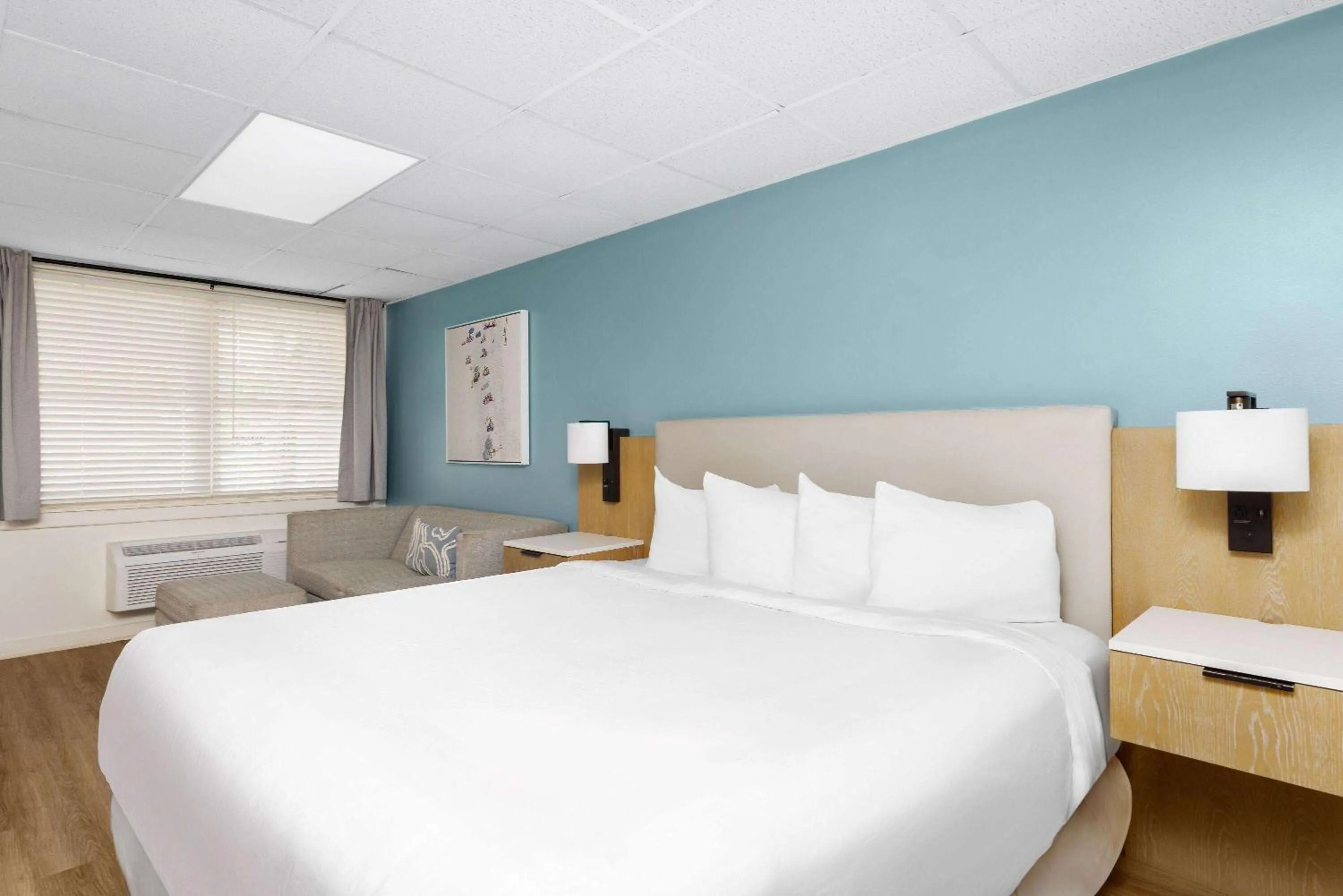 Photo of the whole room, Bed in Hotel Manteo, Trademark Collection by Wyndham