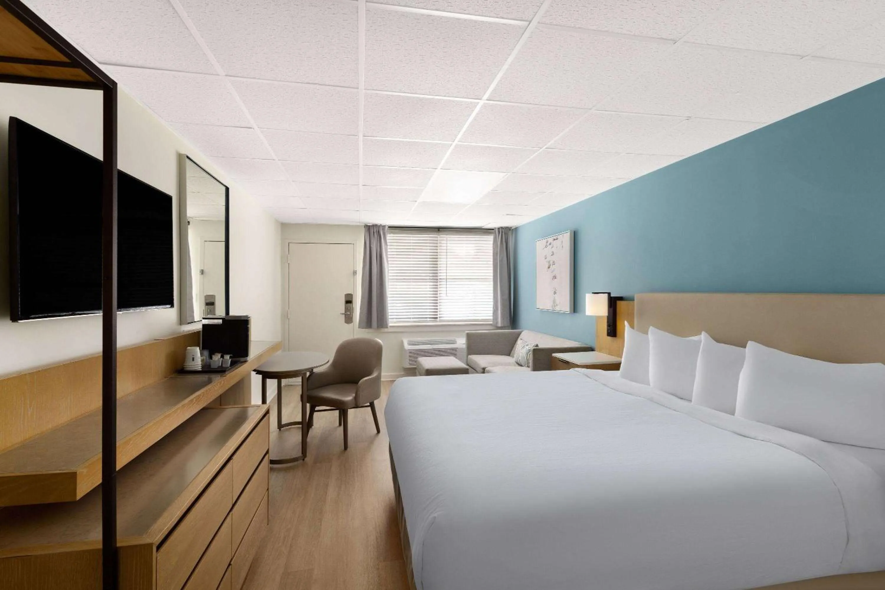 Photo of the whole room, Bed in Hotel Manteo, Trademark Collection by Wyndham