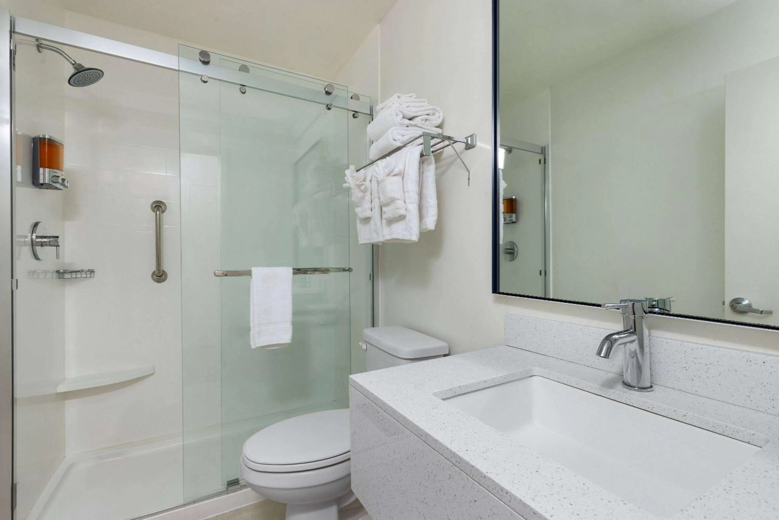 Bathroom in Hotel Manteo, Trademark Collection by Wyndham