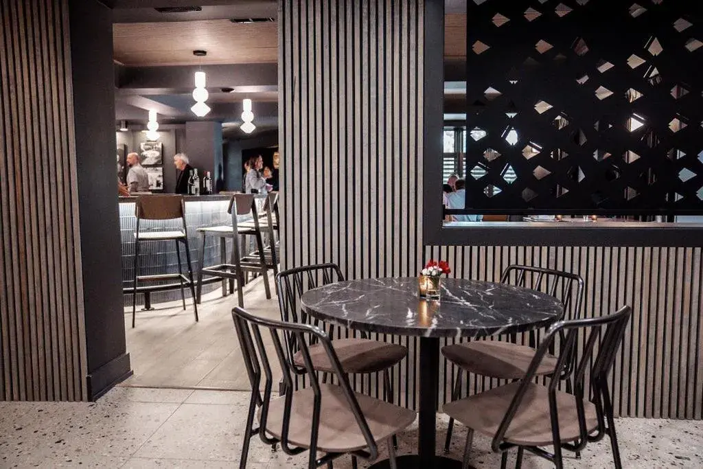 Restaurant/places to eat in Hotel Manteo, Trademark Collection by Wyndham Restaurant/places to eat in Hotel Manteo, Trademark Collection by Wyndham