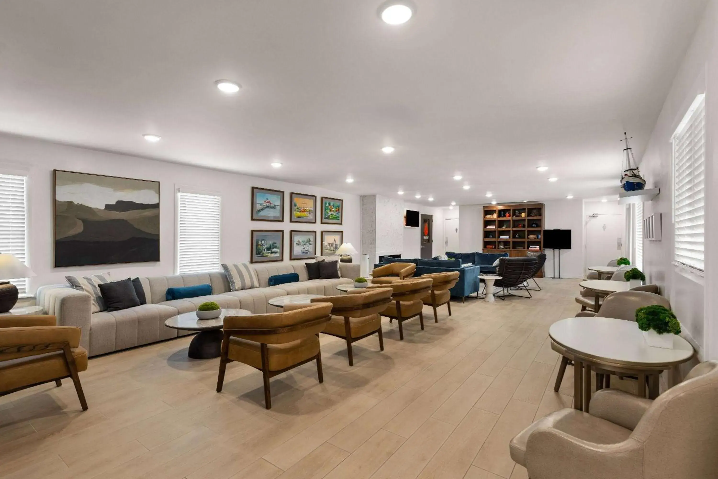 Lobby or reception in Hotel Manteo, Trademark Collection by Wyndham Lobby or reception in Hotel Manteo, Trademark Collection by Wyndham