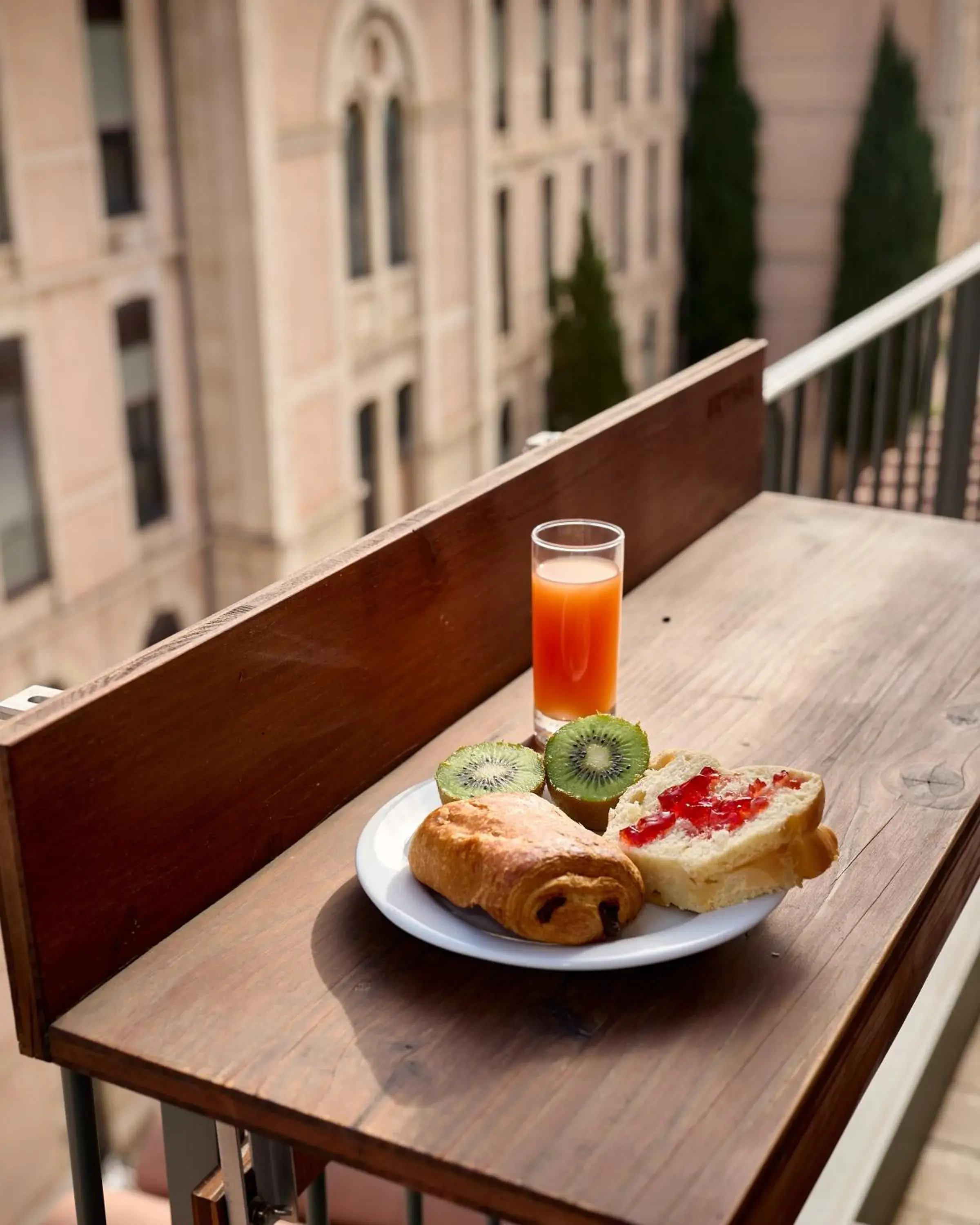 Breakfast in Grand Hôtel Dauphiné Toulon, Boutique Hôtel & Suites Breakfast in Grand Hôtel Dauphiné Toulon, Boutique Hôtel & Suites