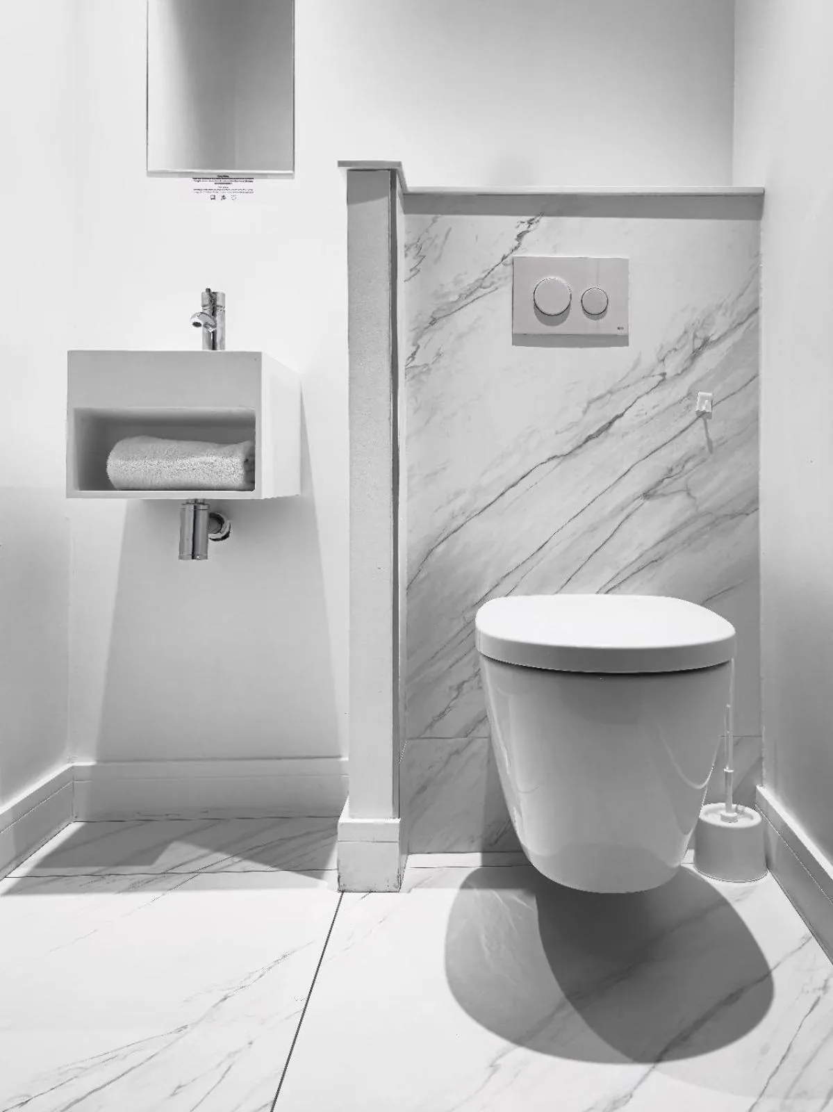 Toilet in Grand Hôtel Dauphiné Toulon, Boutique Hôtel & Suites