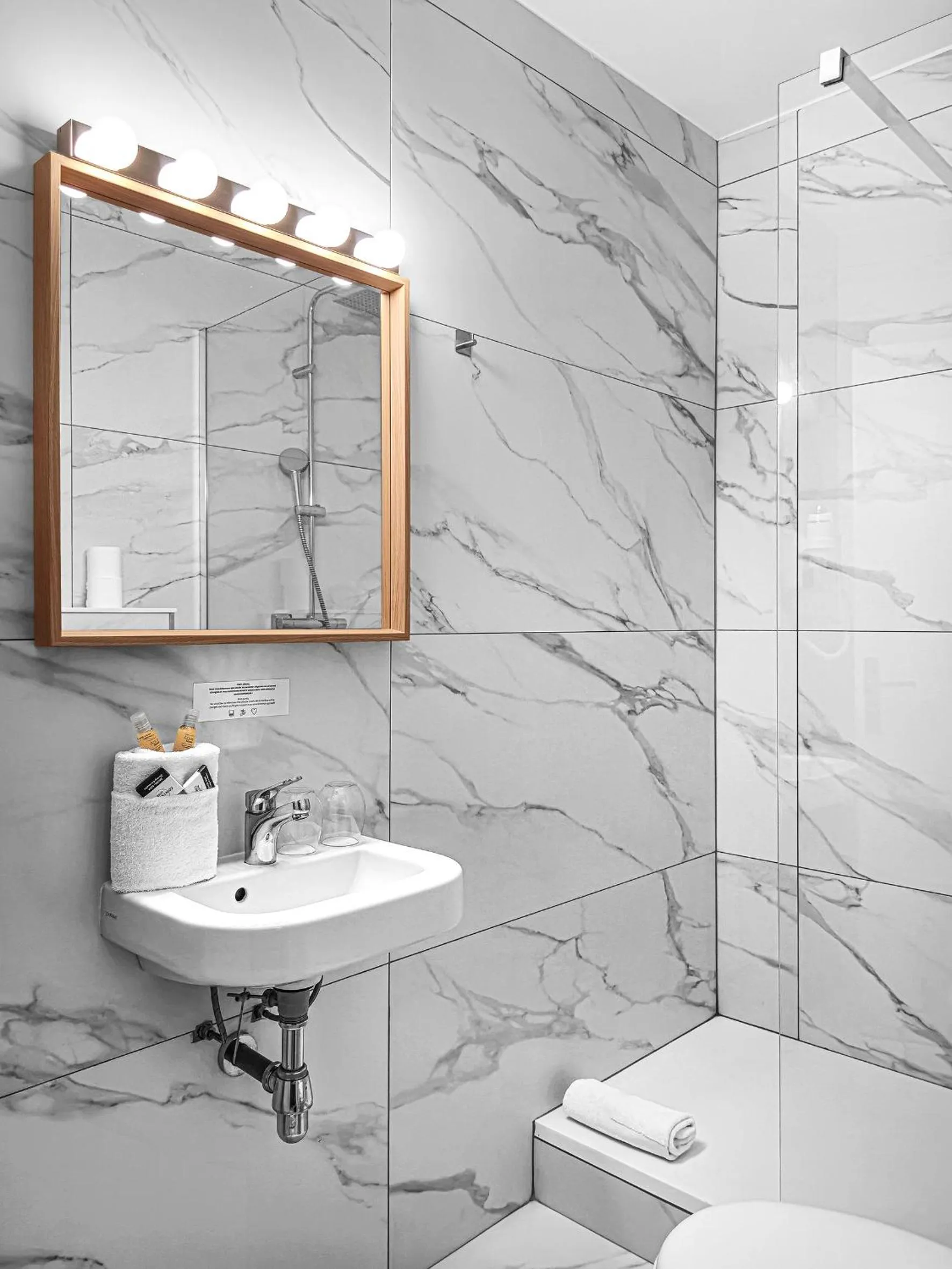 Bathroom in Grand Hôtel Dauphiné Toulon, Boutique Hôtel & Suites