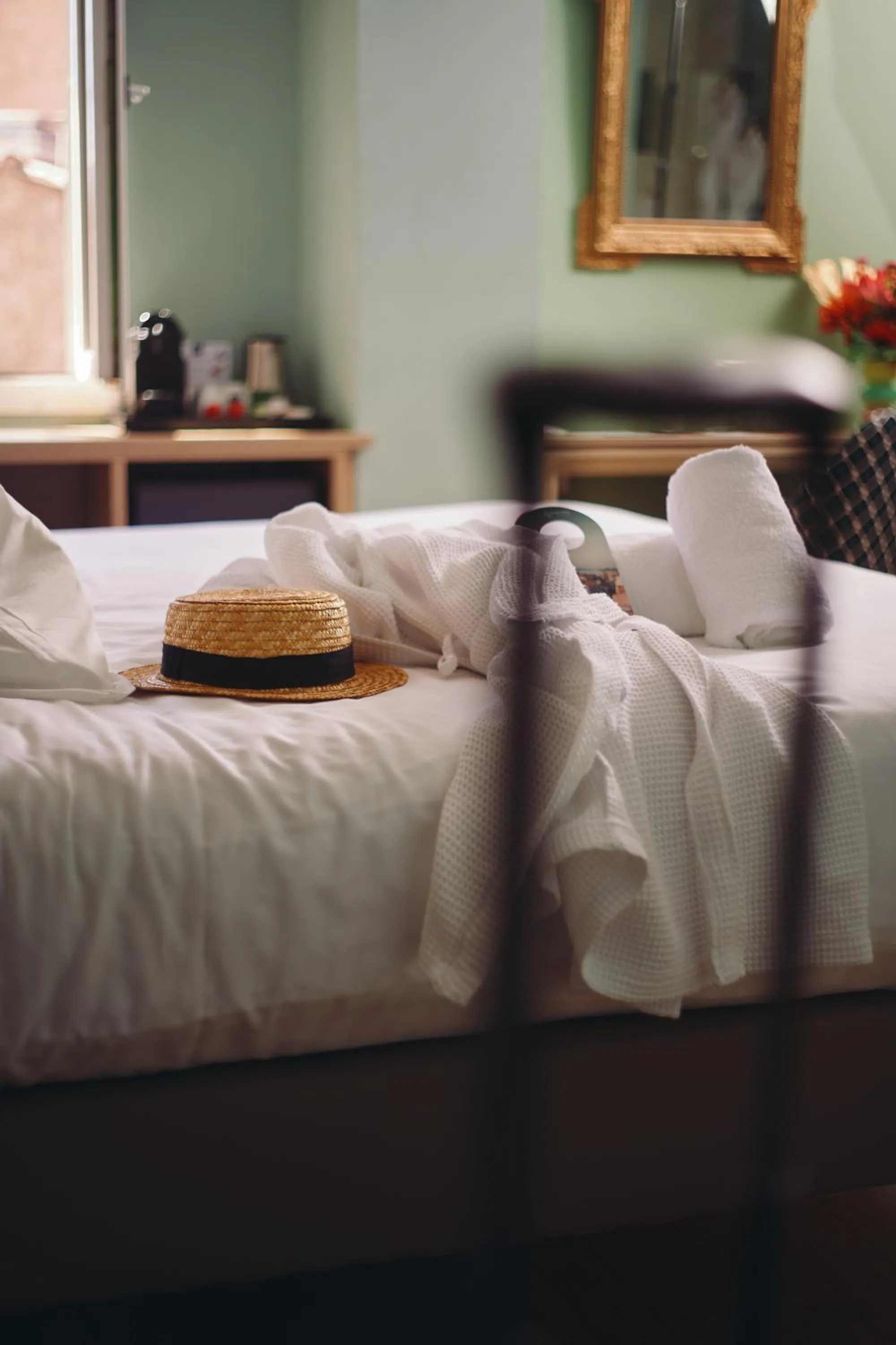 Bedroom, Bed in Grand Hôtel Dauphiné Toulon, Boutique Hôtel & Suites
