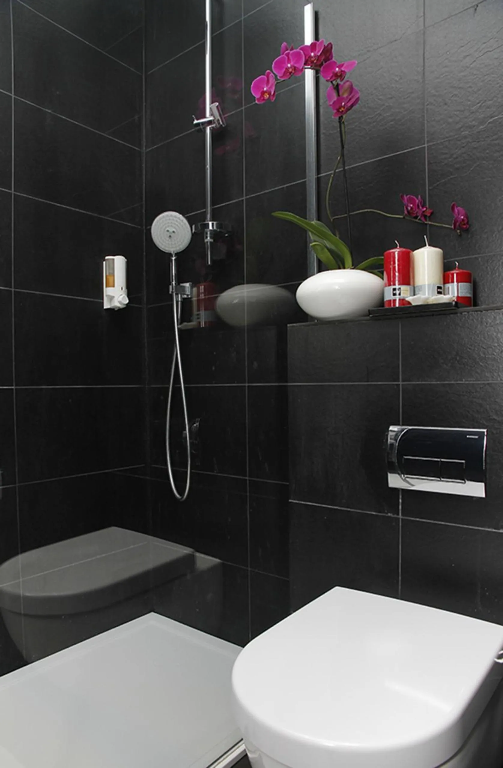 Bathroom in Holiday Lets London 4