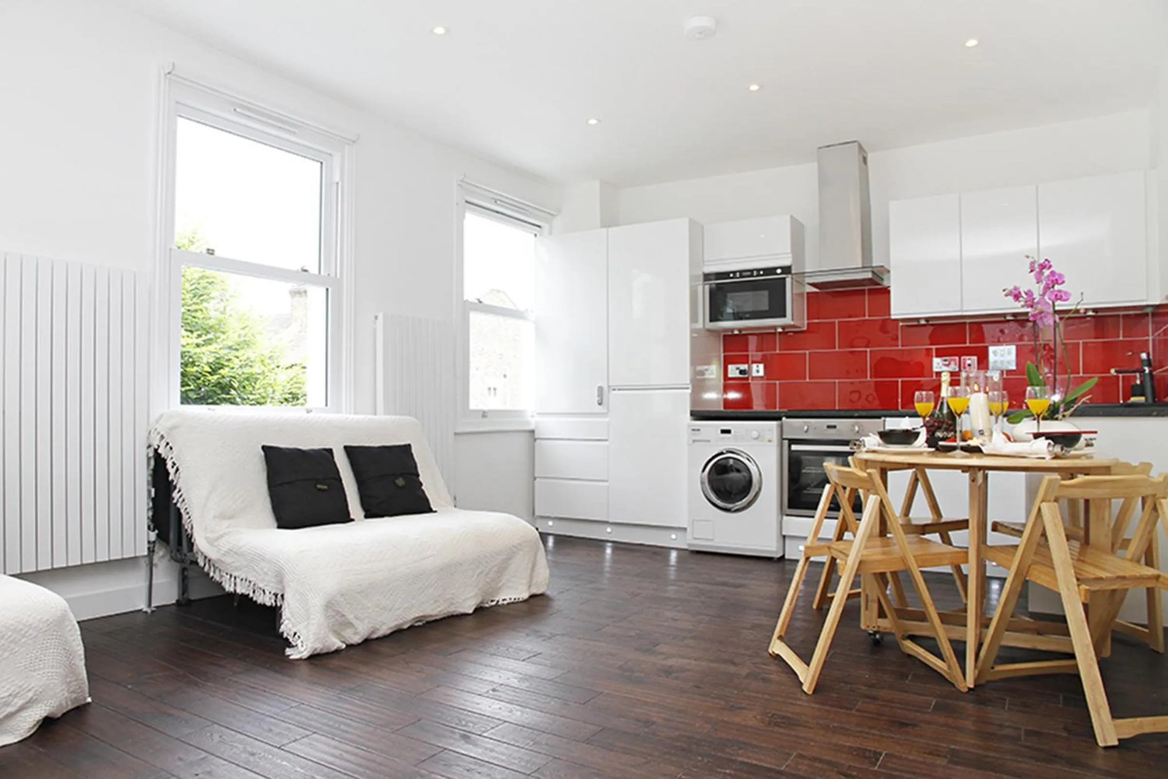 Living room in Holiday Lets London 4