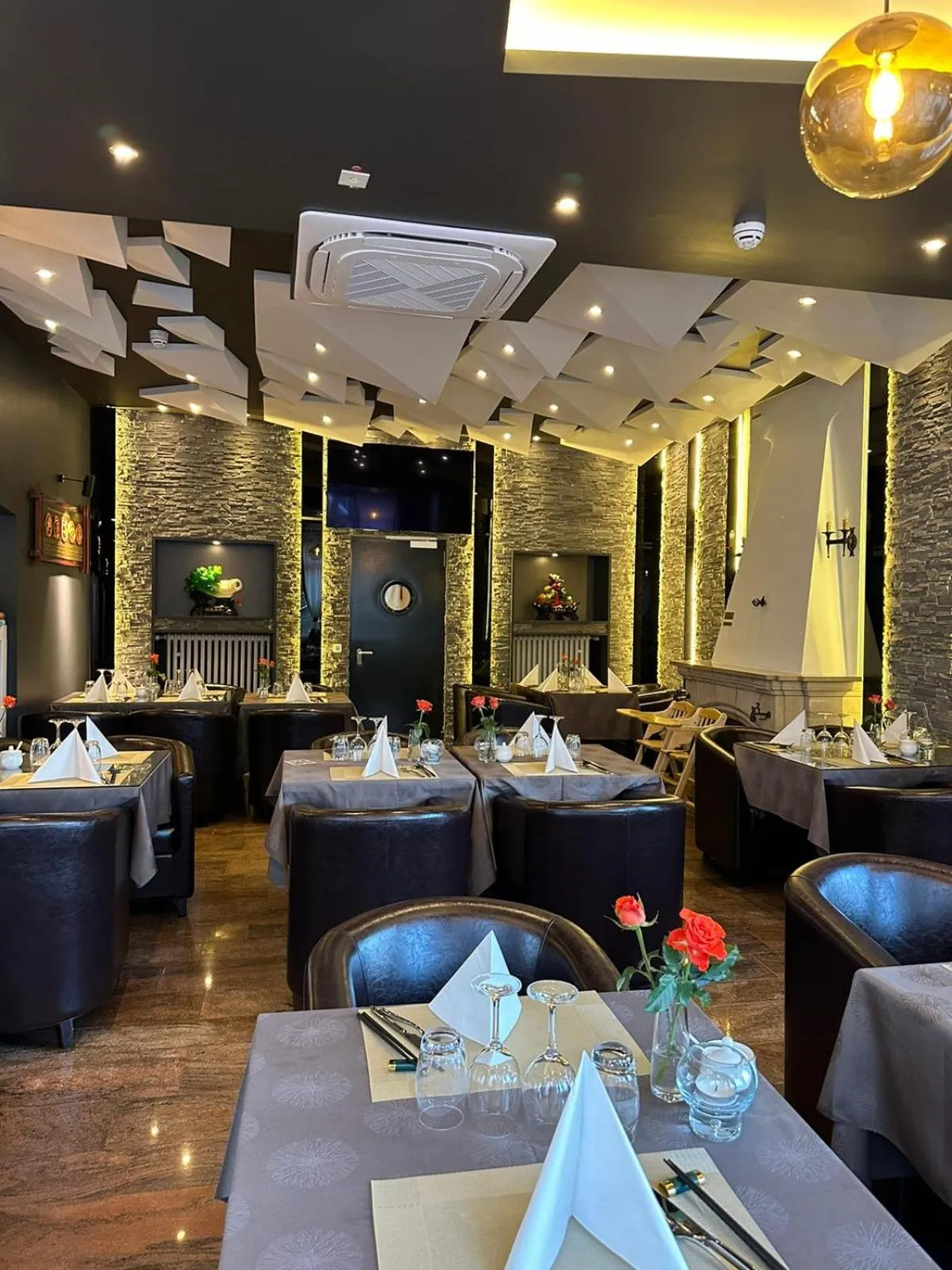 Restaurant/places to eat in hotel whiteswan