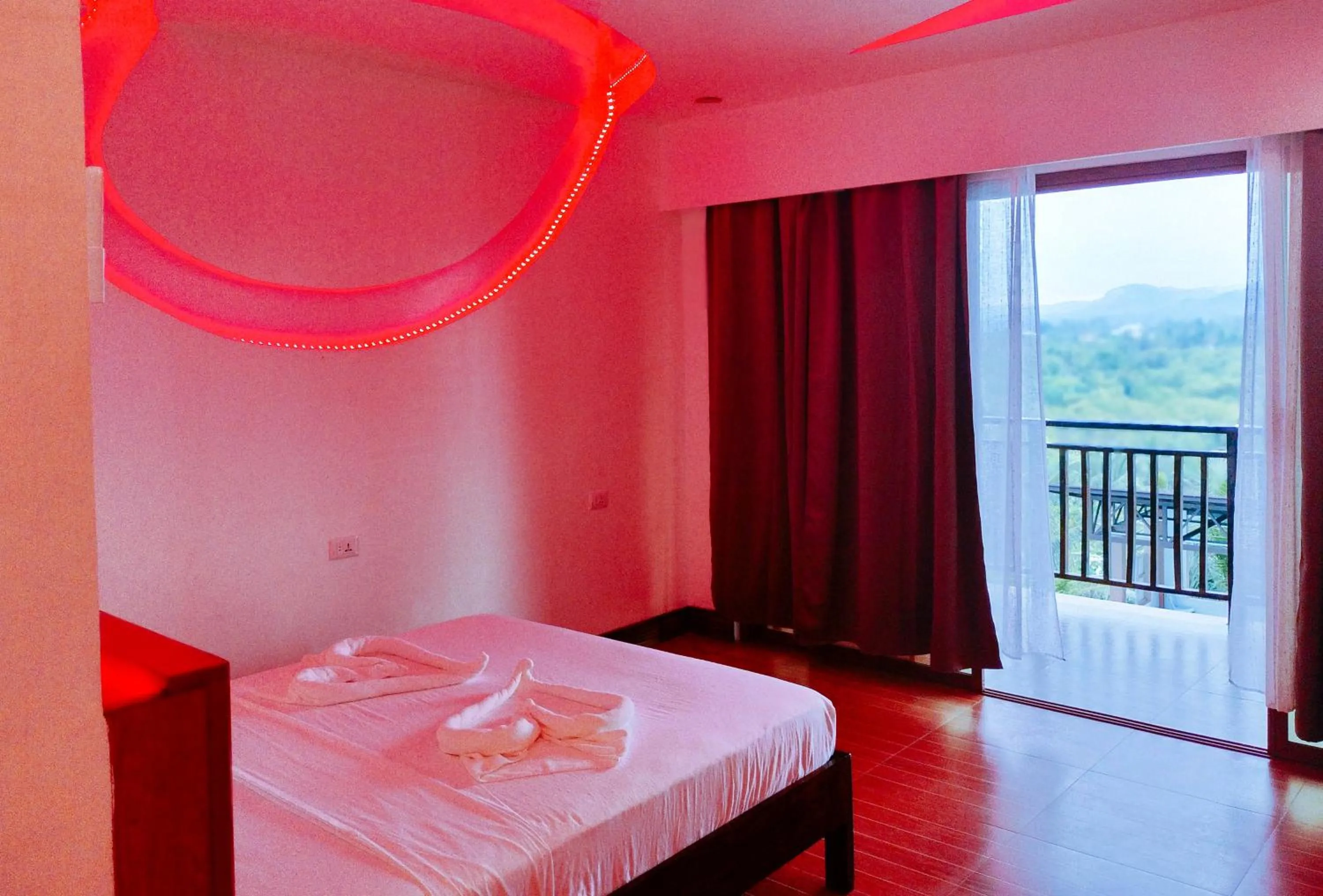Bed in RedDoorz @ Sun Kissed Resort Guindulman