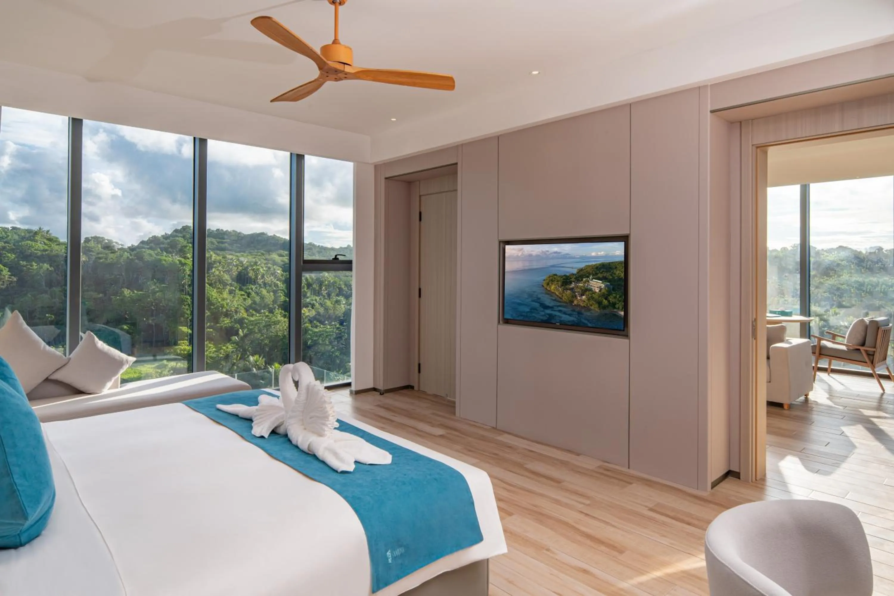 Bed in Palau Sunrise Seaview Landison Retreat