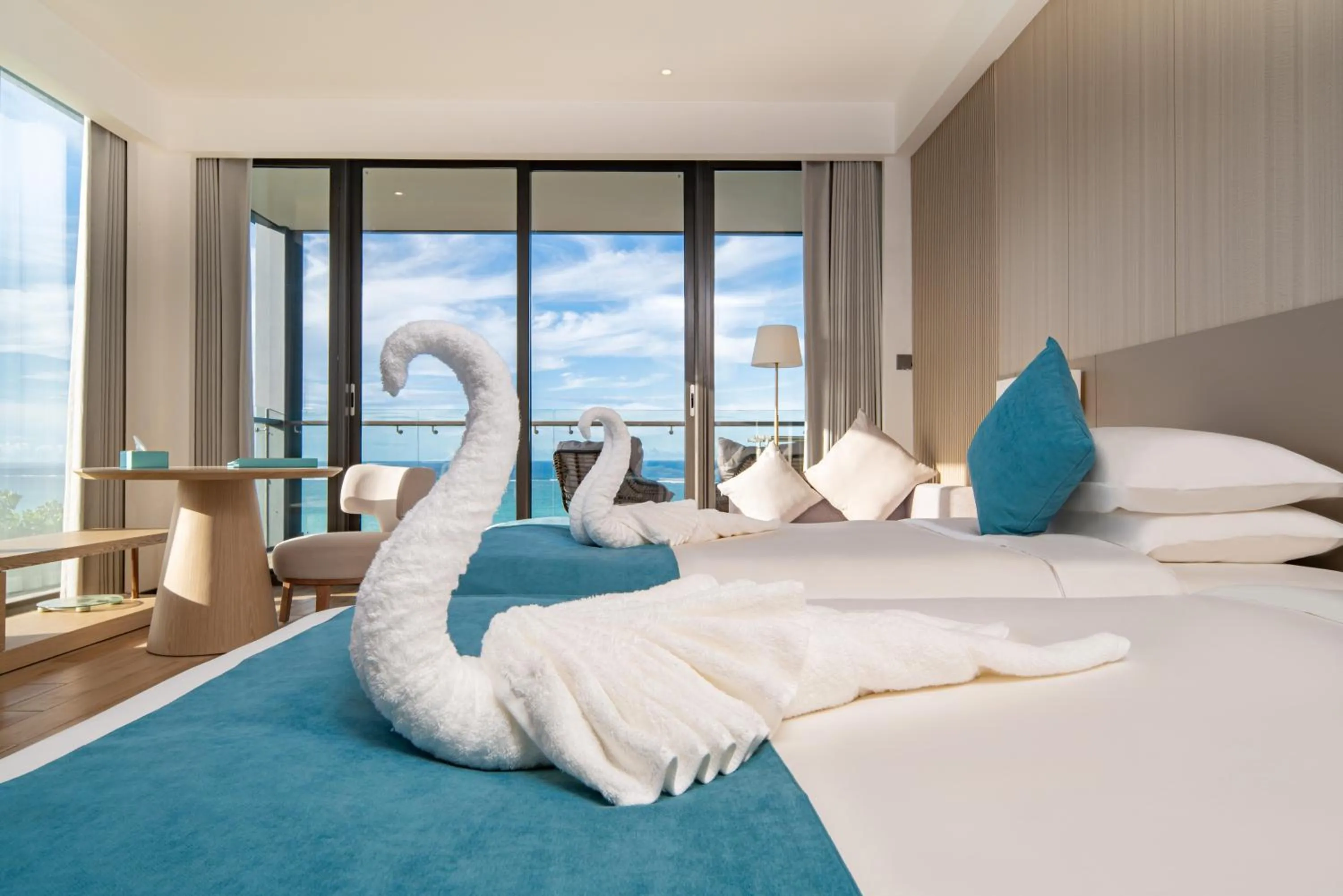 Bed in Palau Sunrise Seaview Landison Retreat