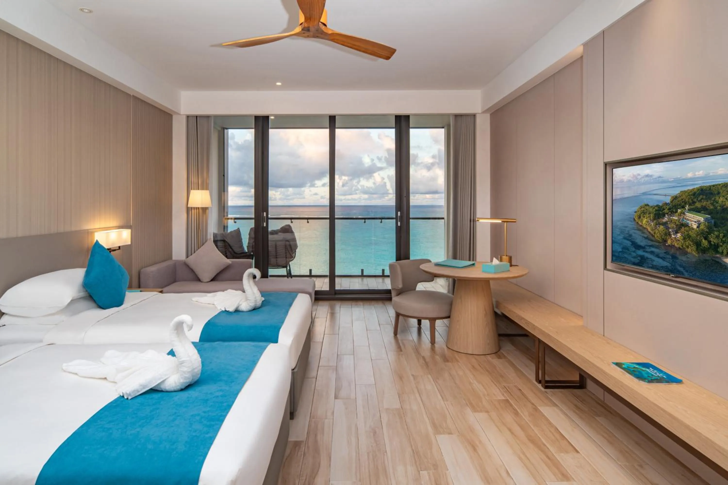 Bed in Palau Sunrise Seaview Landison Retreat