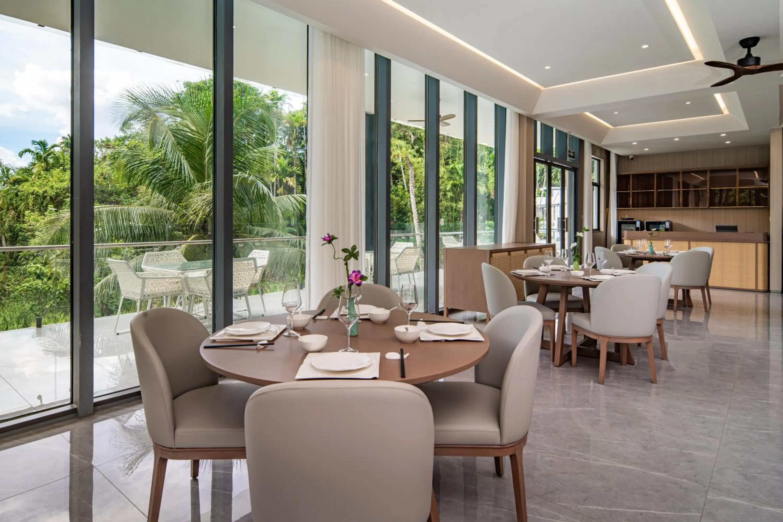 Restaurant/places to eat in Palau Sunrise Seaview Landison Retreat