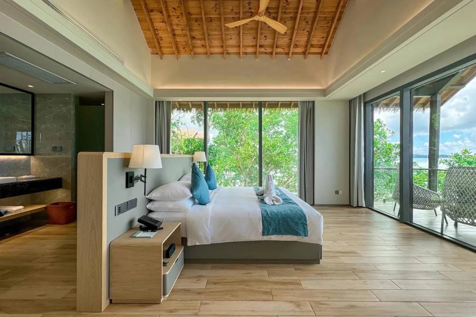 Bed in Palau Sunrise Seaview Landison Retreat