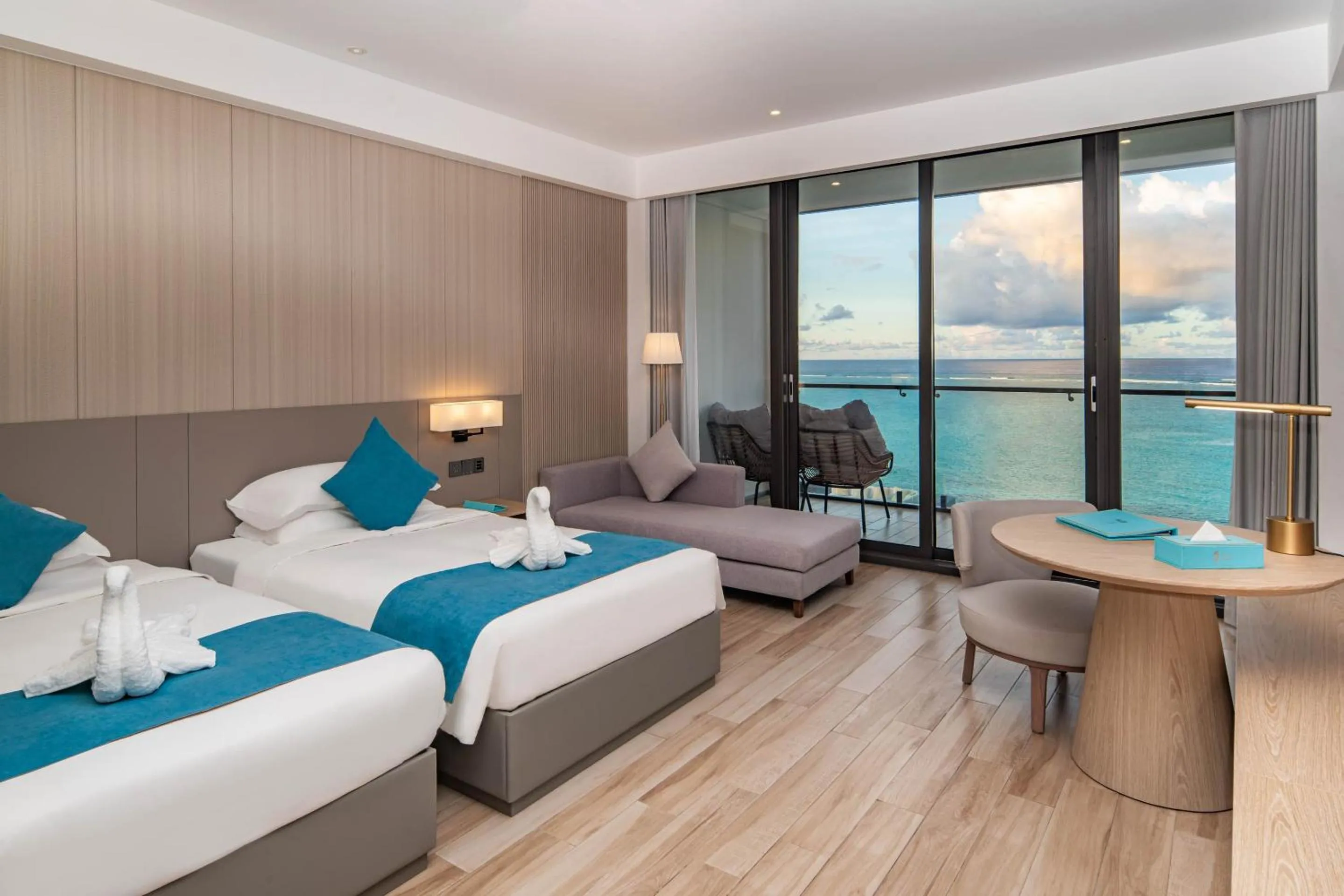 Bed in Palau Sunrise Seaview Landison Retreat