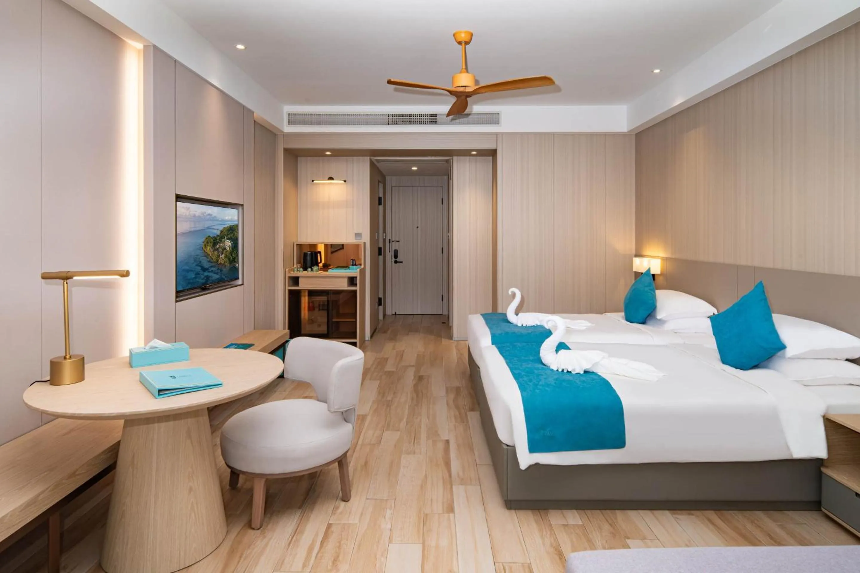 Bed in Palau Sunrise Seaview Landison Retreat