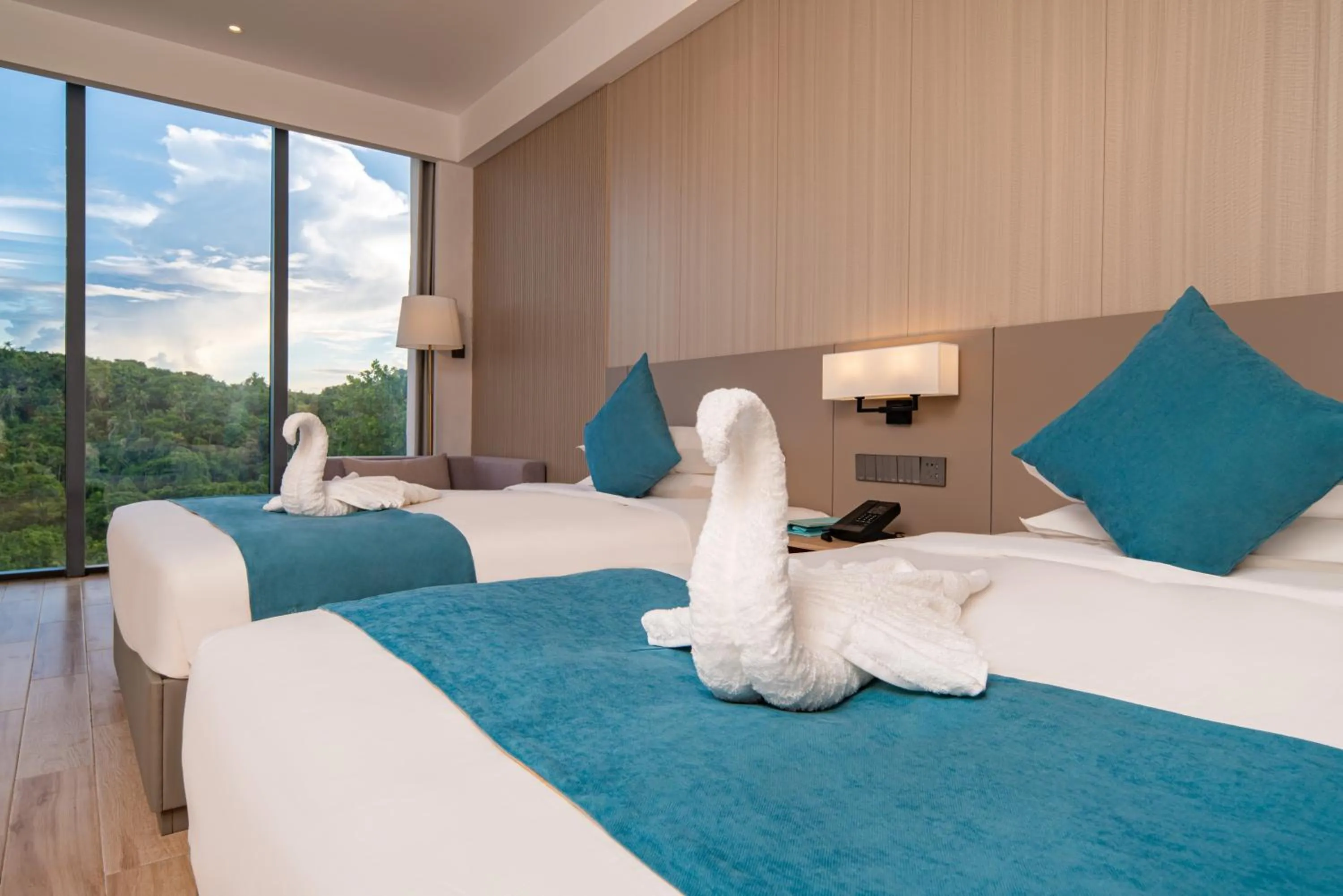 Bed in Palau Sunrise Seaview Landison Retreat